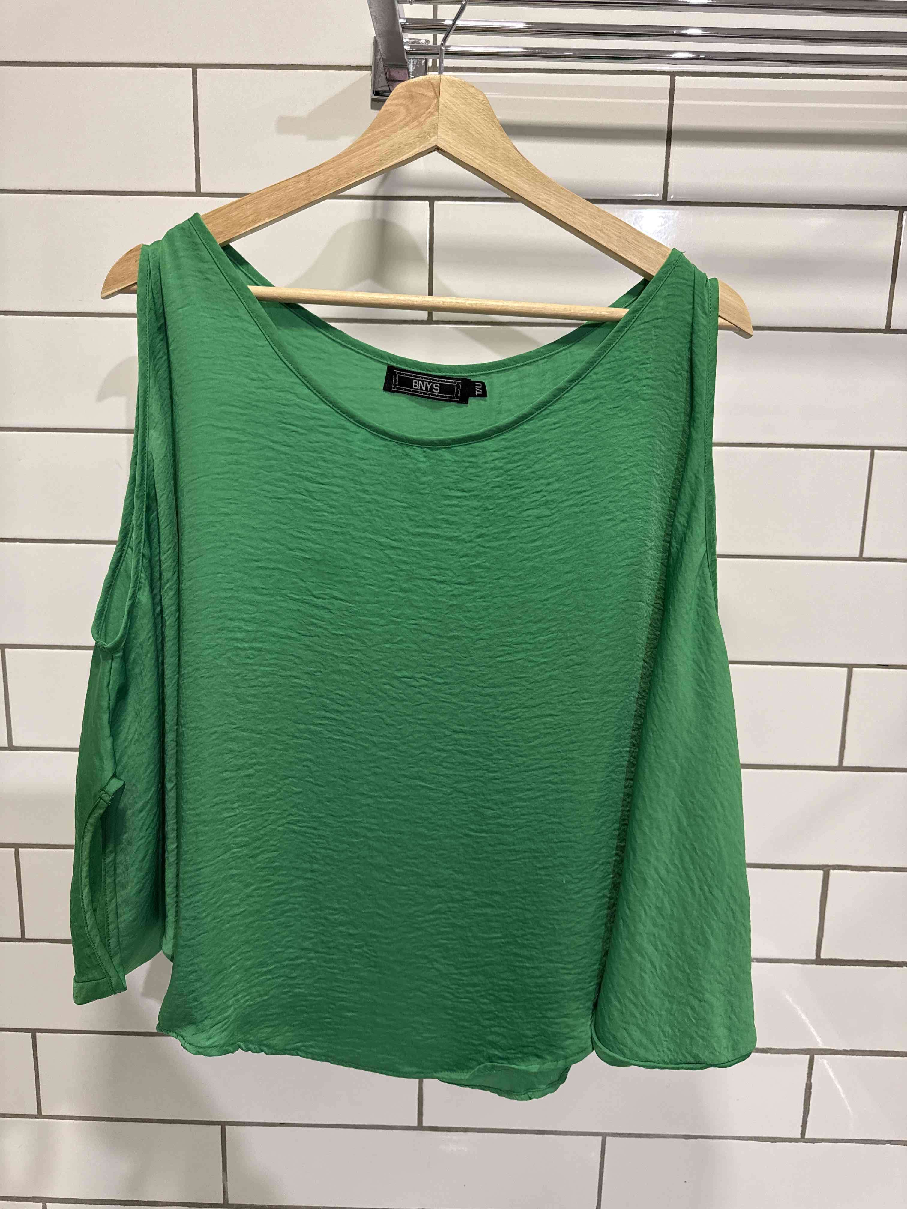 Blusa verde hombros descubiertos
