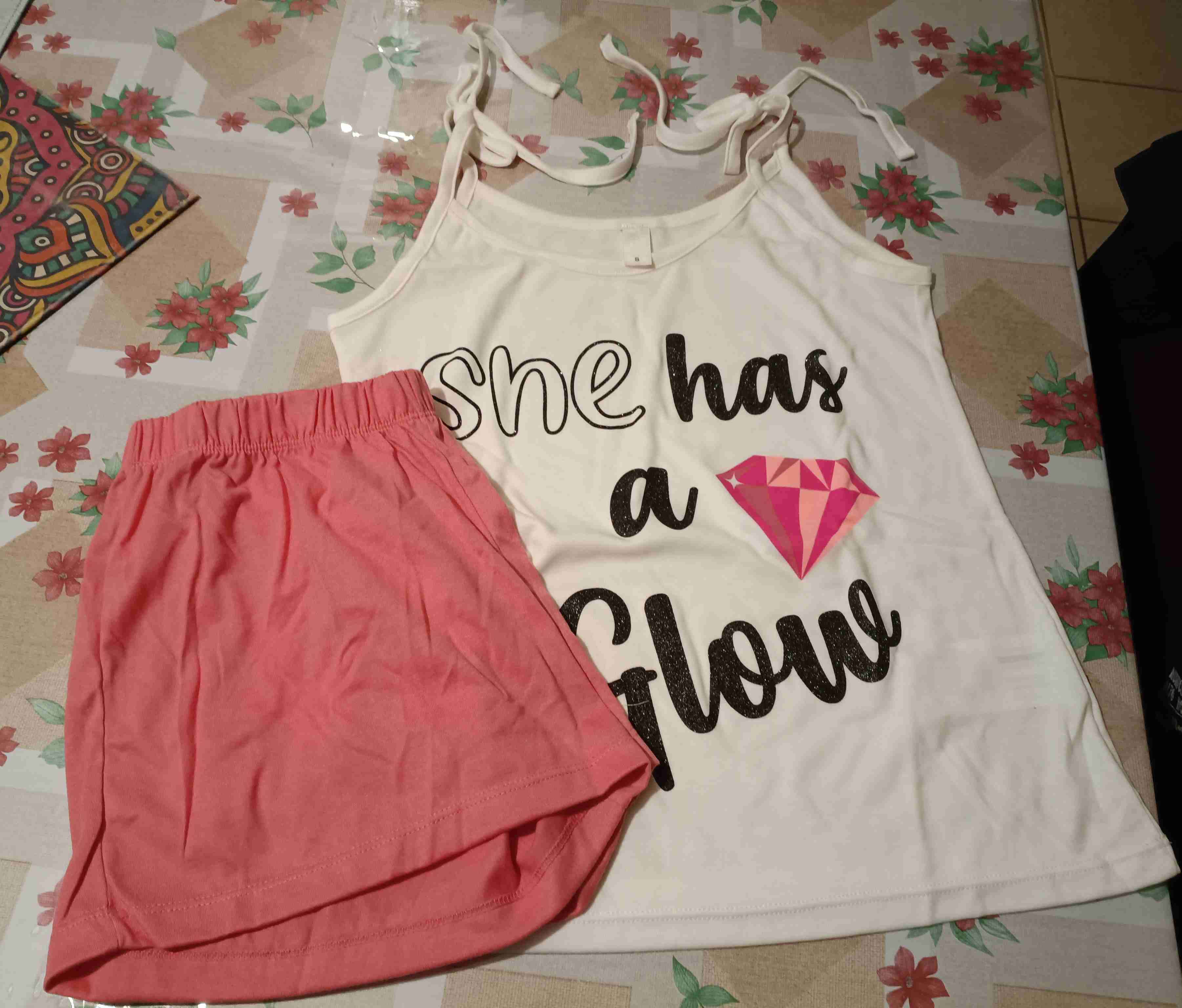 Pijama corto con diseño "She has a glow"