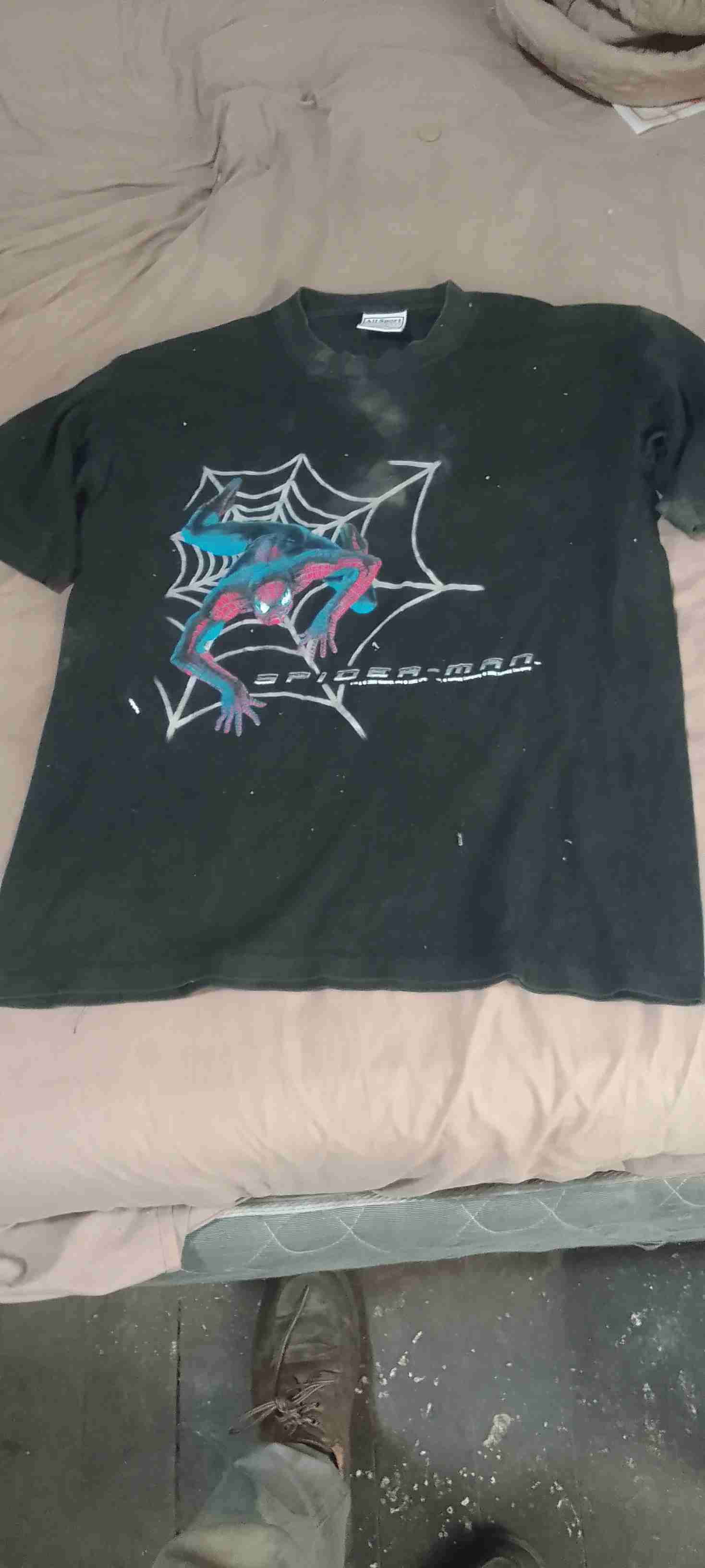Polera negra Spiderman vintage