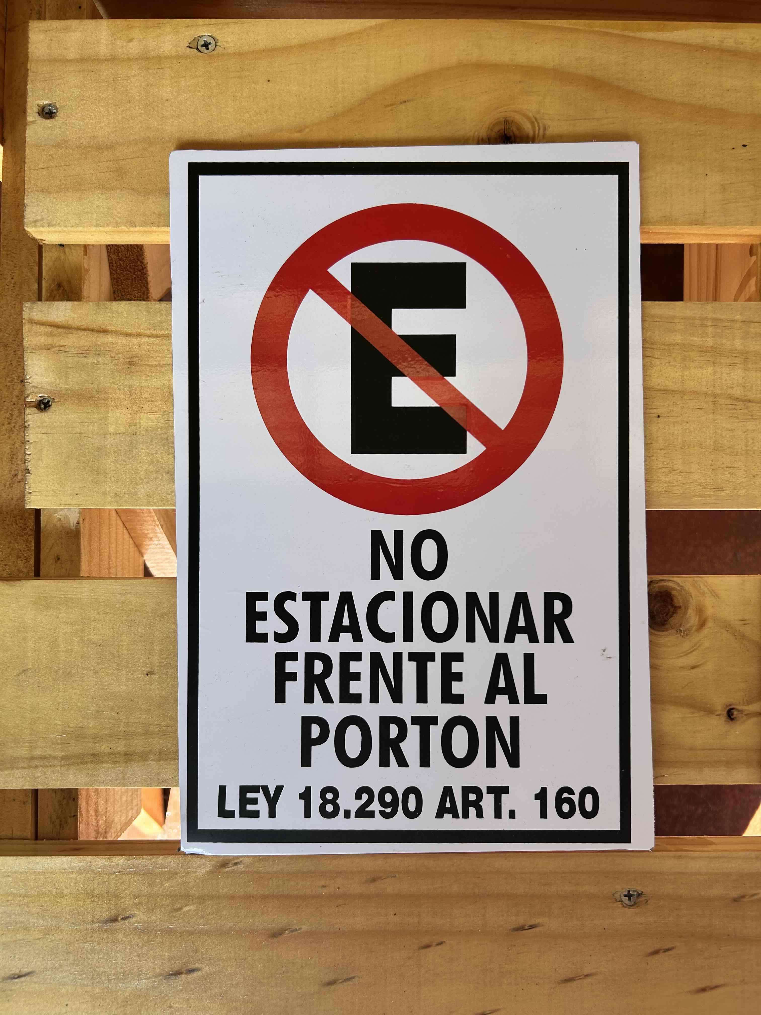 Letrero No Estacionar Metálico
