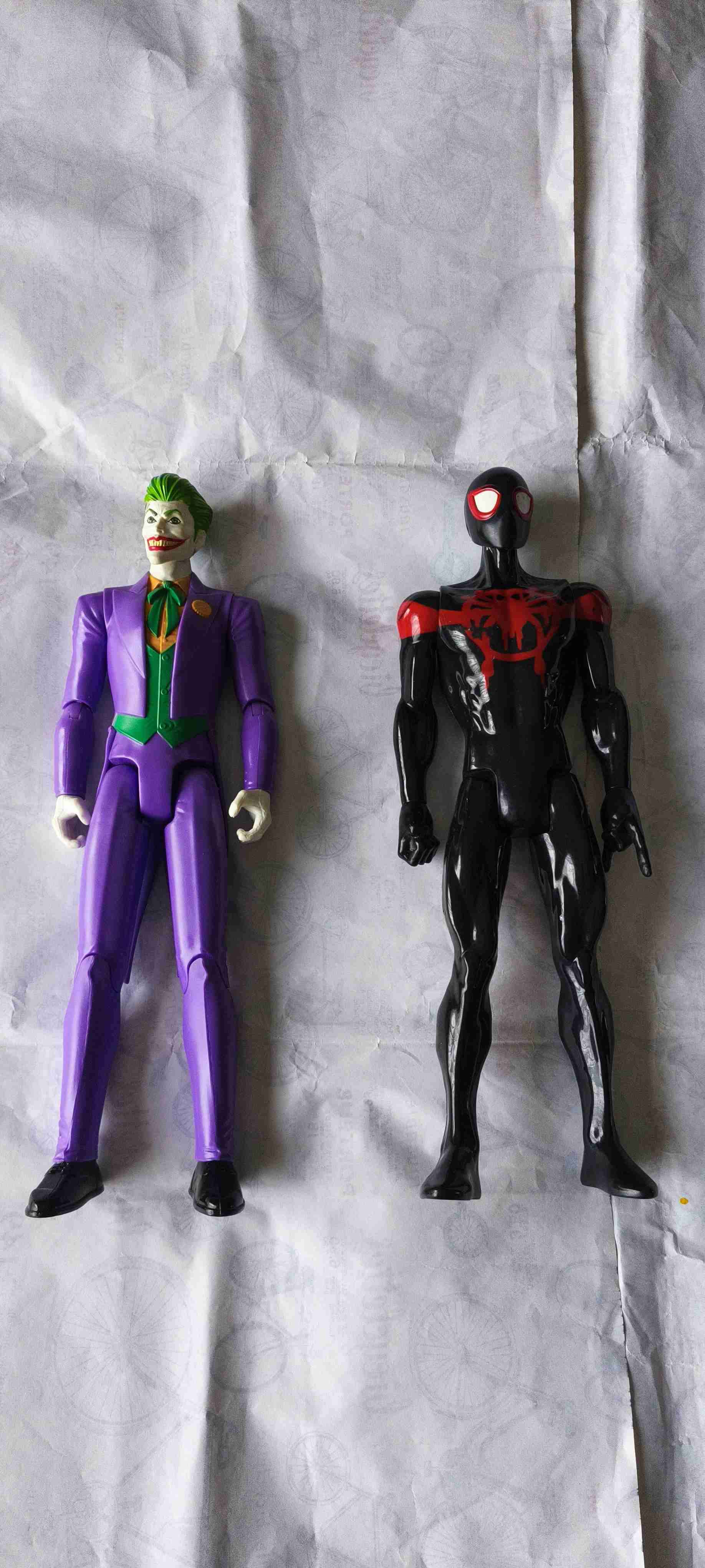 Figuras de acción Joker y Spider-Man