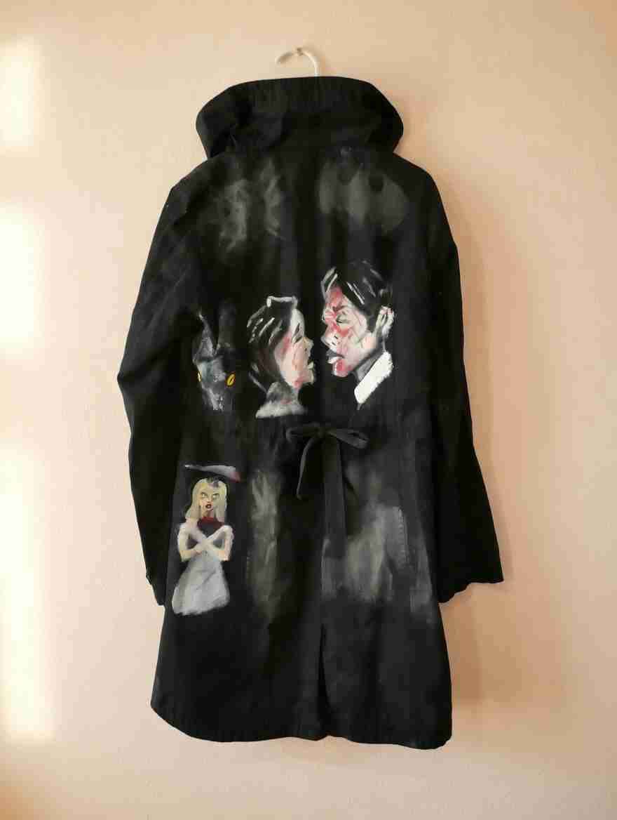 Trench negro con diseño pintado