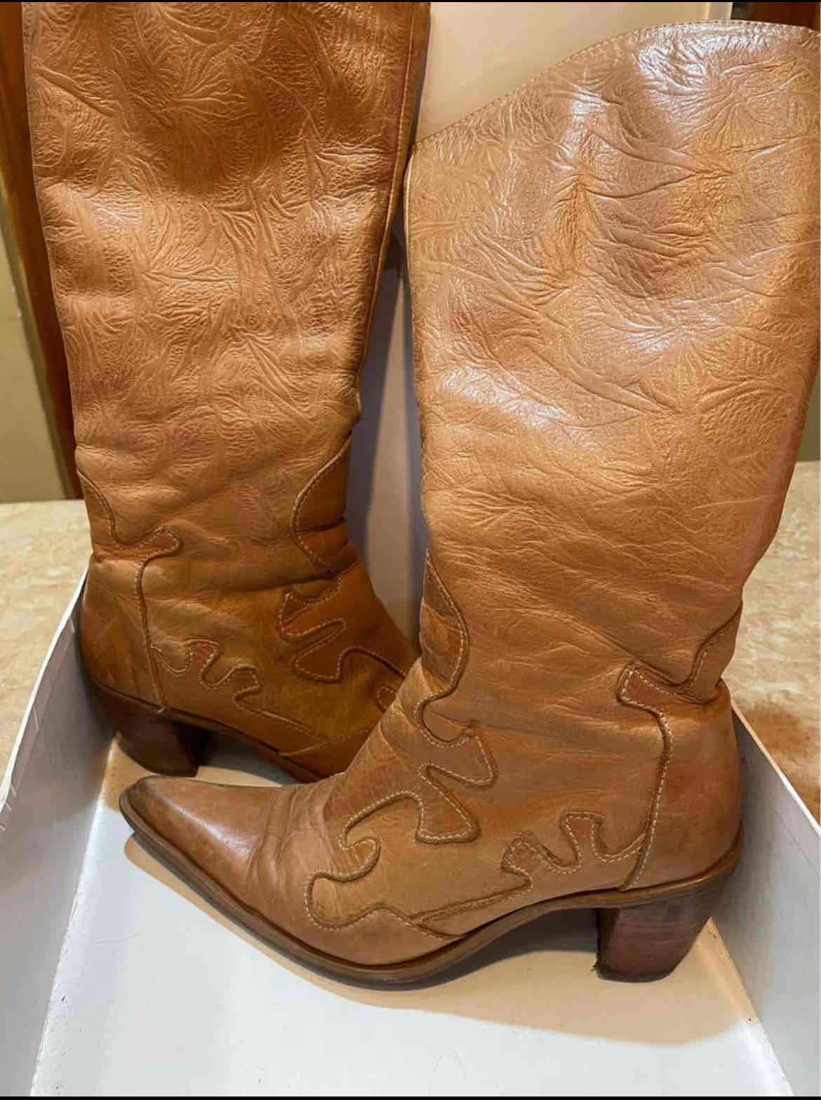 Botas vaqueras de cuero camel