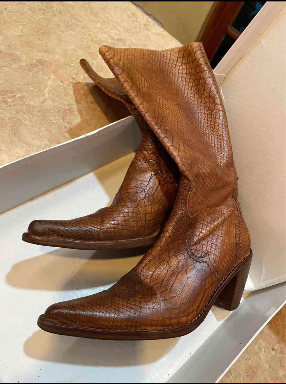 Botas vaqueras cuero color caramelo