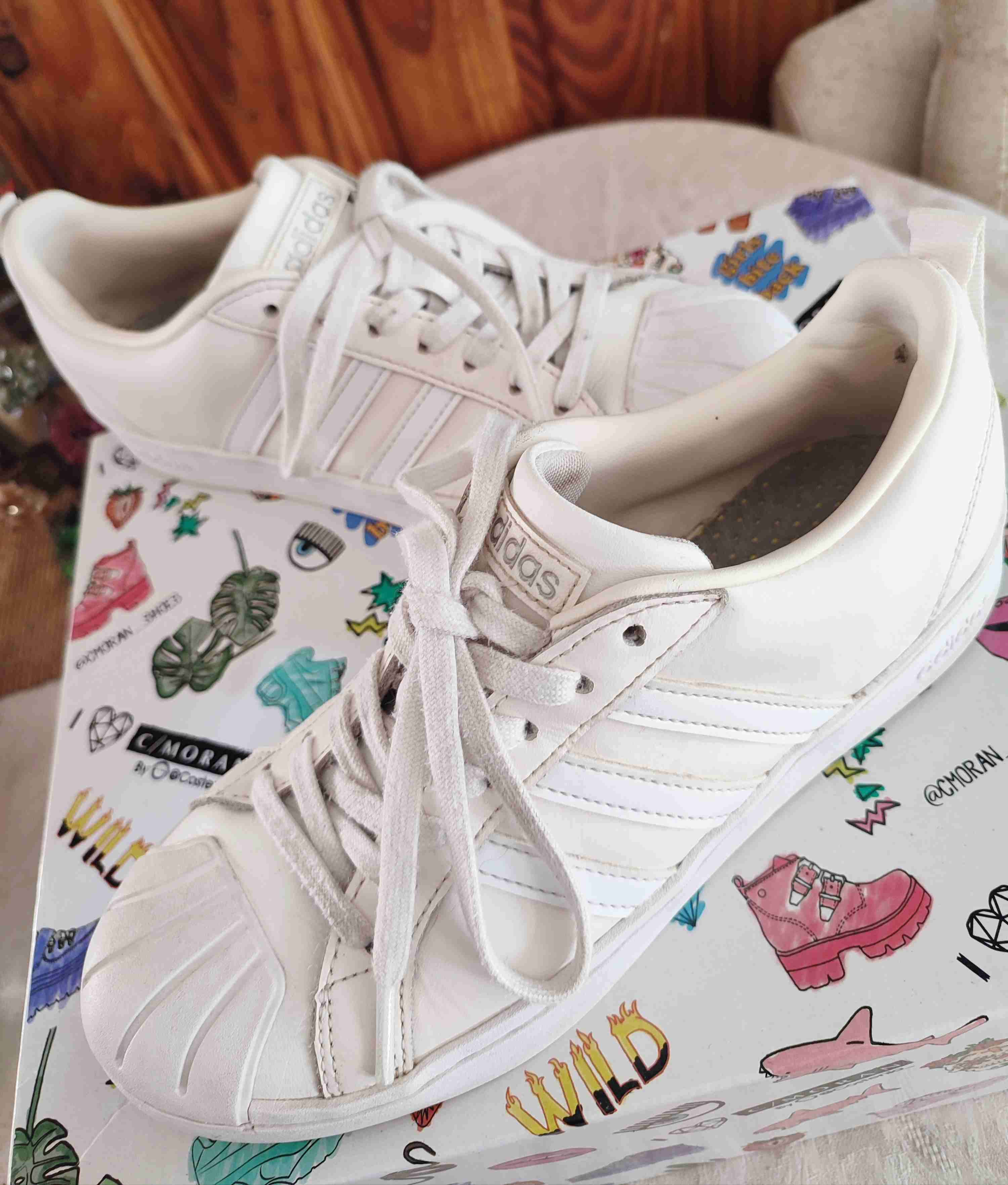 Zapatillas Adidas blancas clásicas