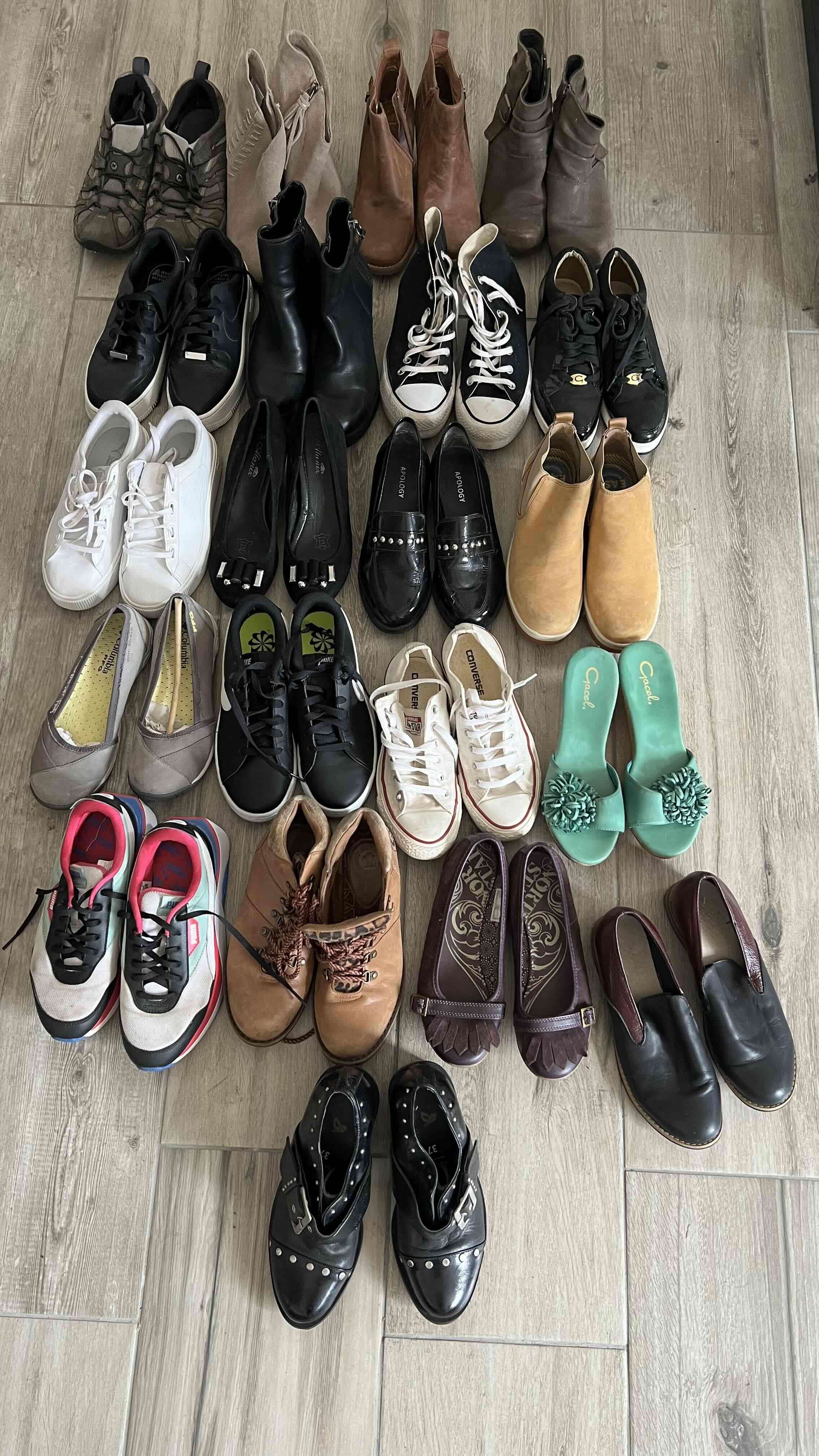 Lote de zapatos variados