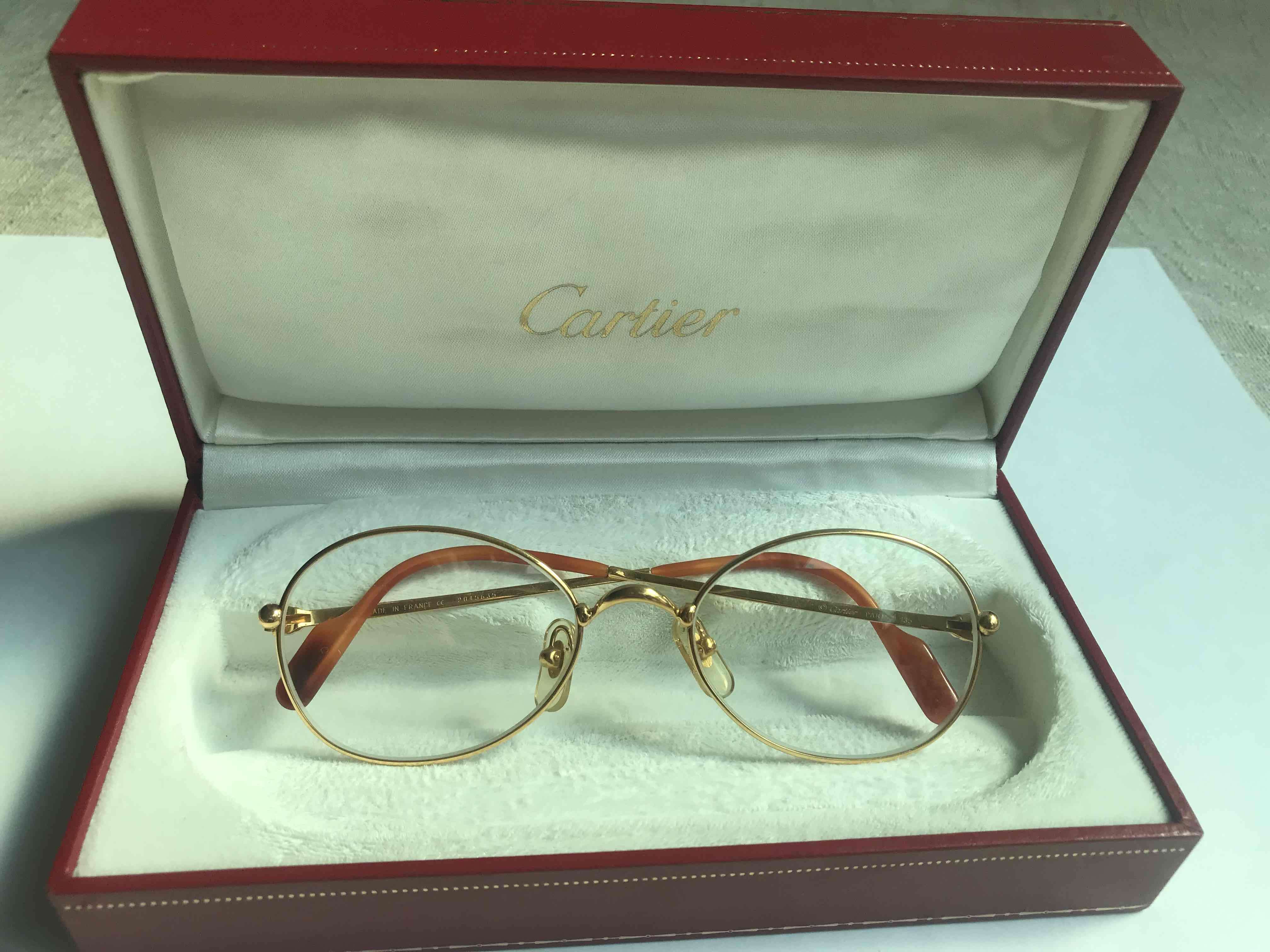 Lentes Cartier dorados en estuche