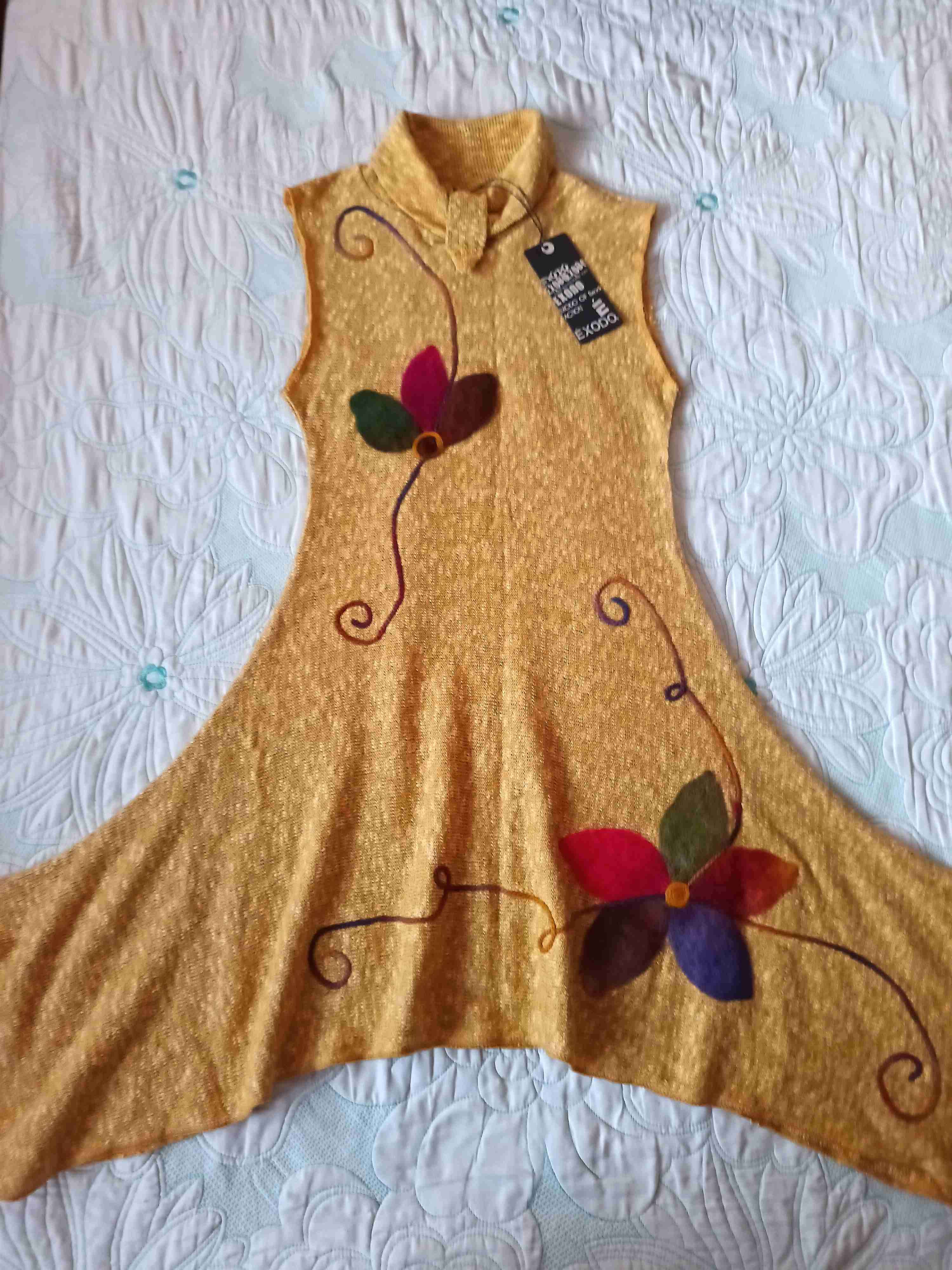 Vestido sin mangas amarillo floral