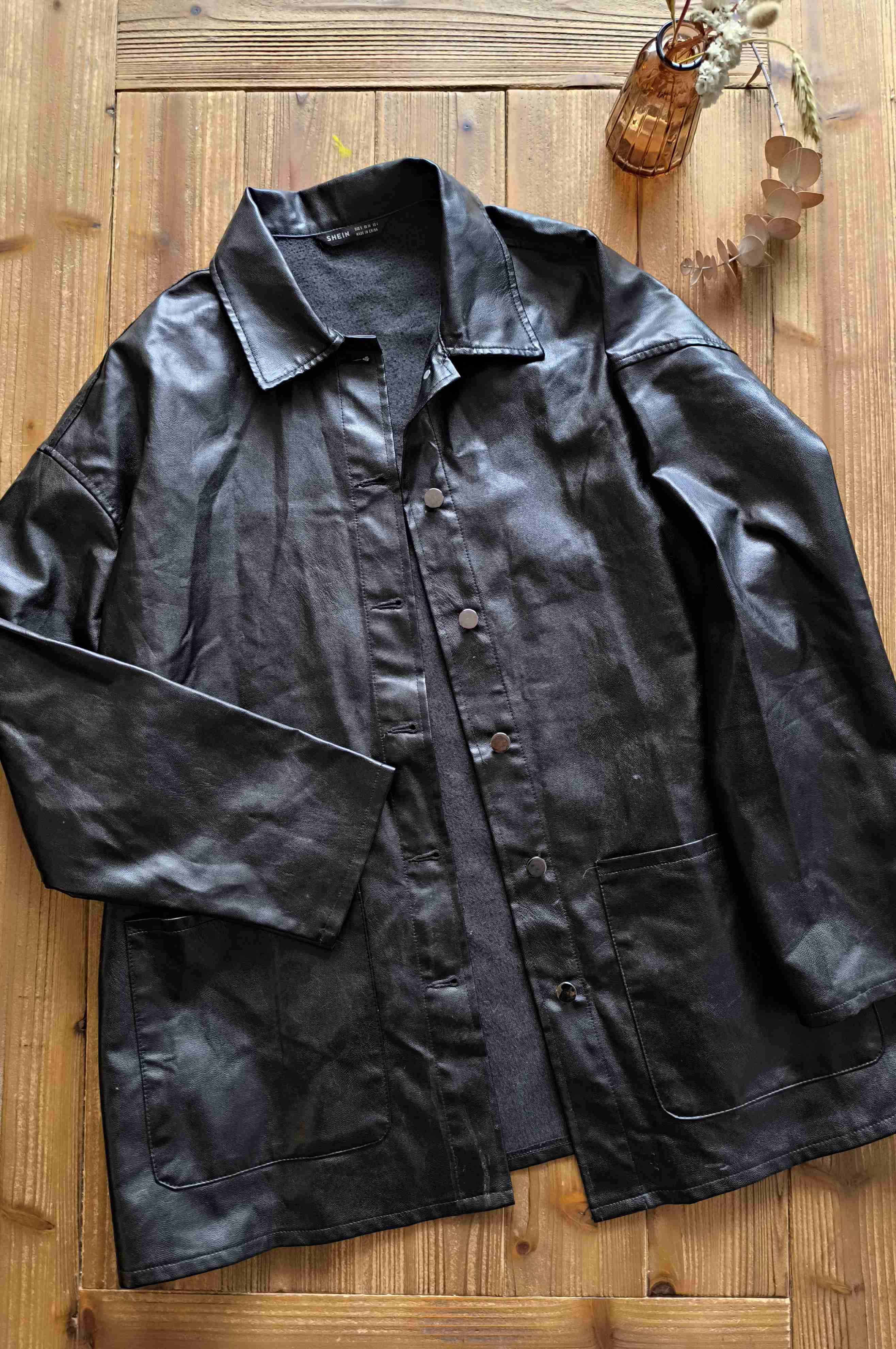 Chaqueta negra de cuero sintético