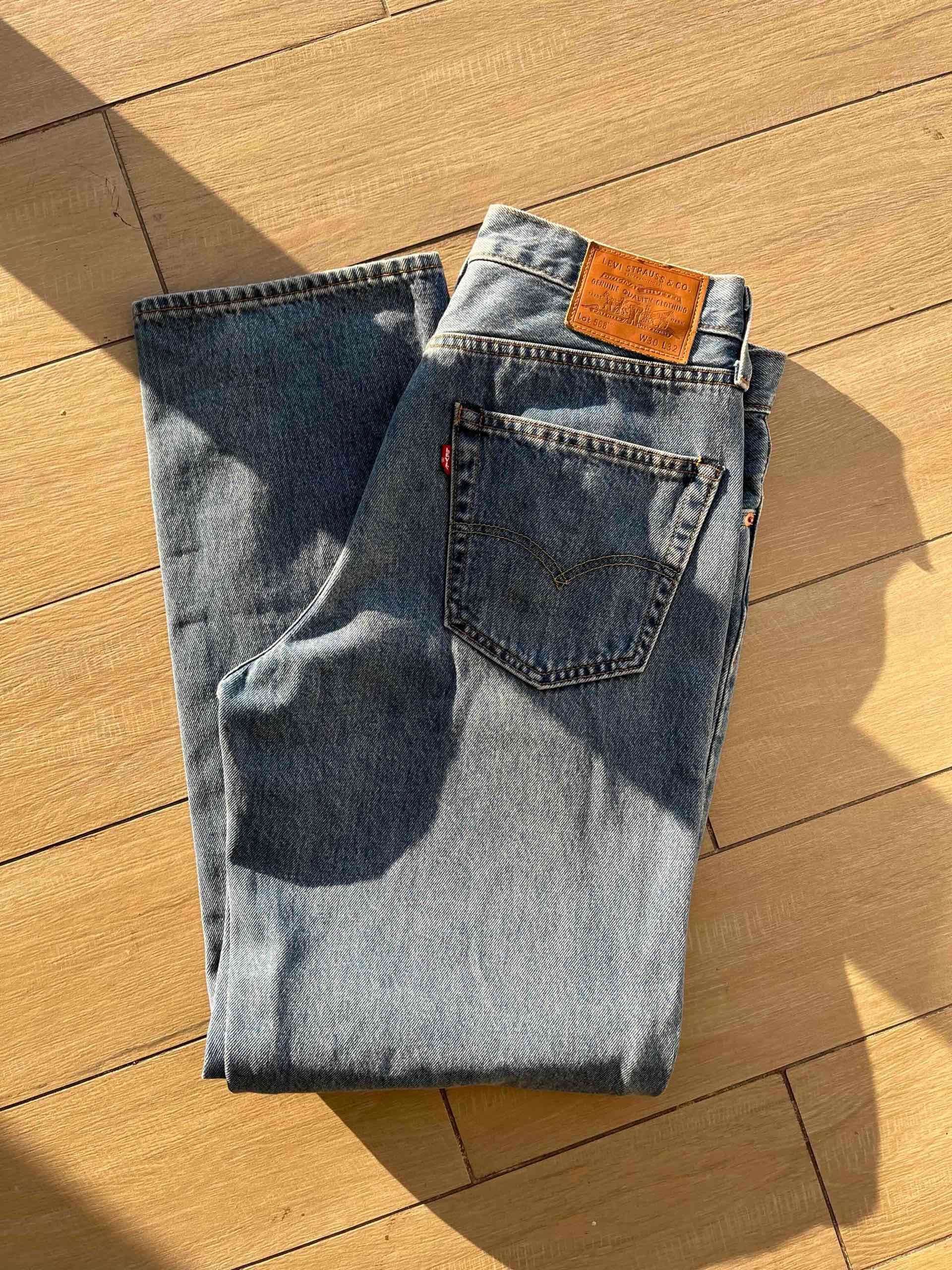 Jeans azules de mezclilla levis