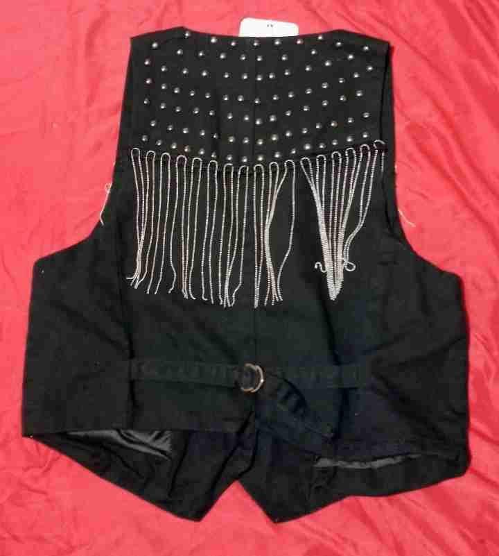 Chaleco negro con tacha y flecos brillantes - miniatura 7