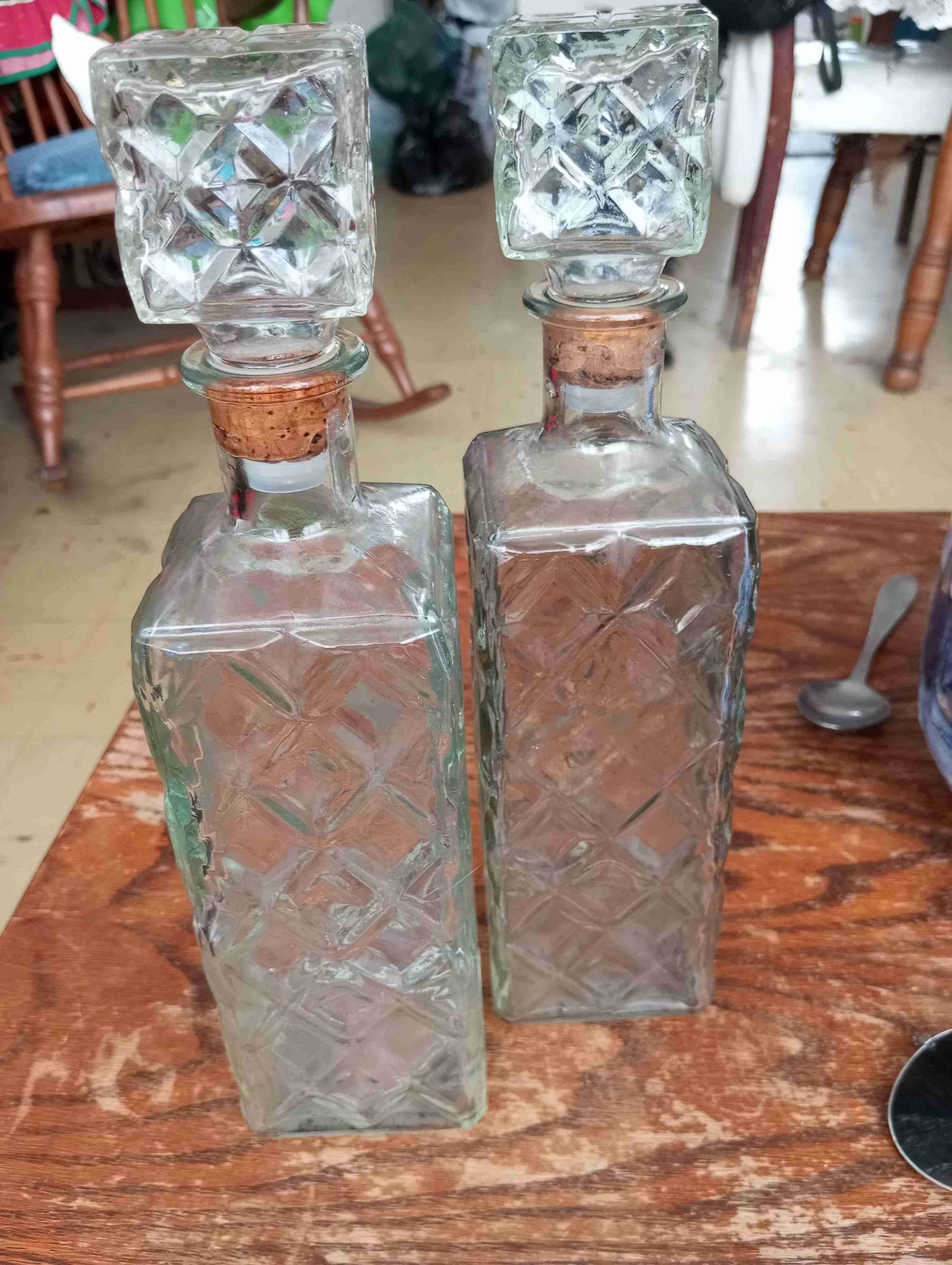 Botellas de vidrio tallado