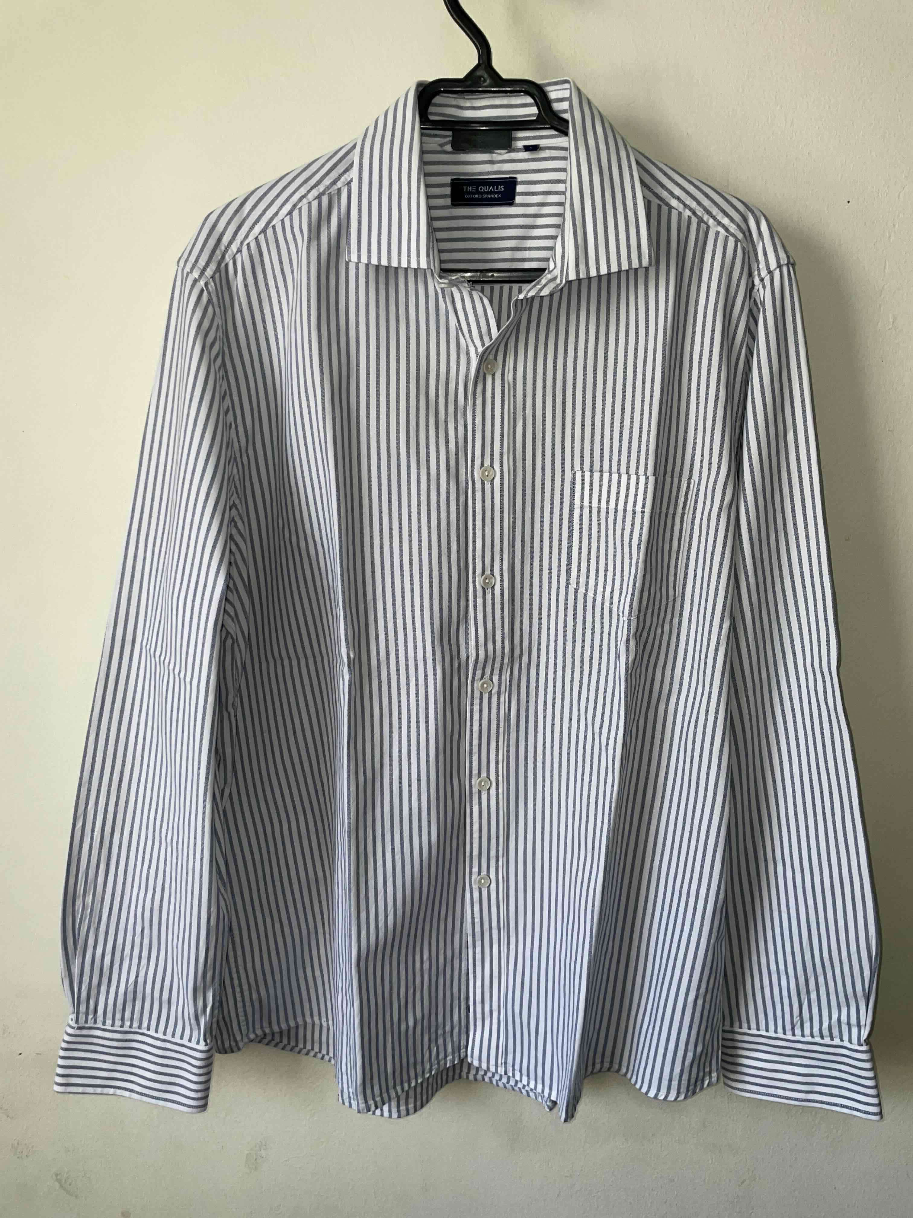 Camisa rayada blanca y azul