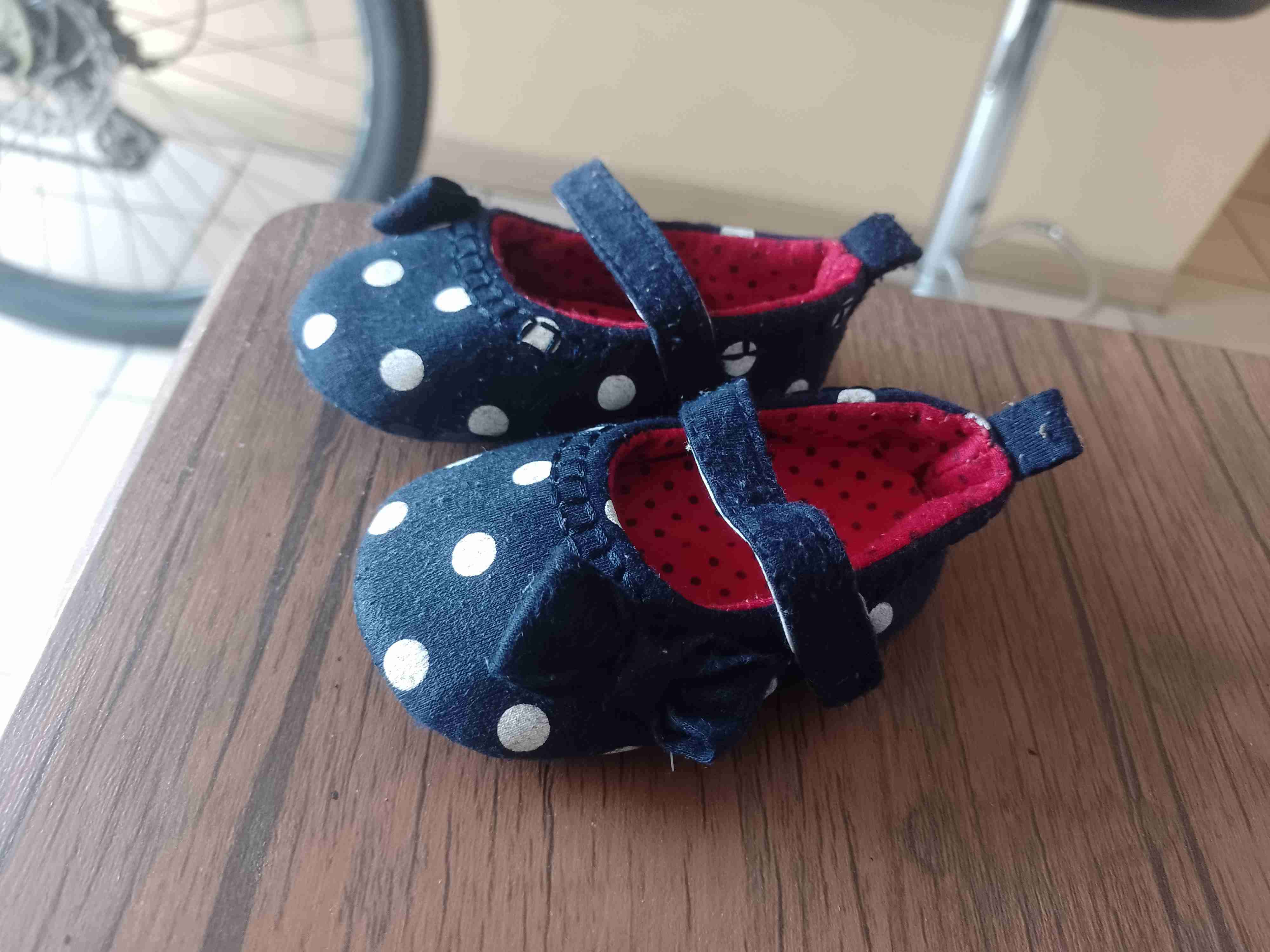 Zapatos bebé azul con lunares