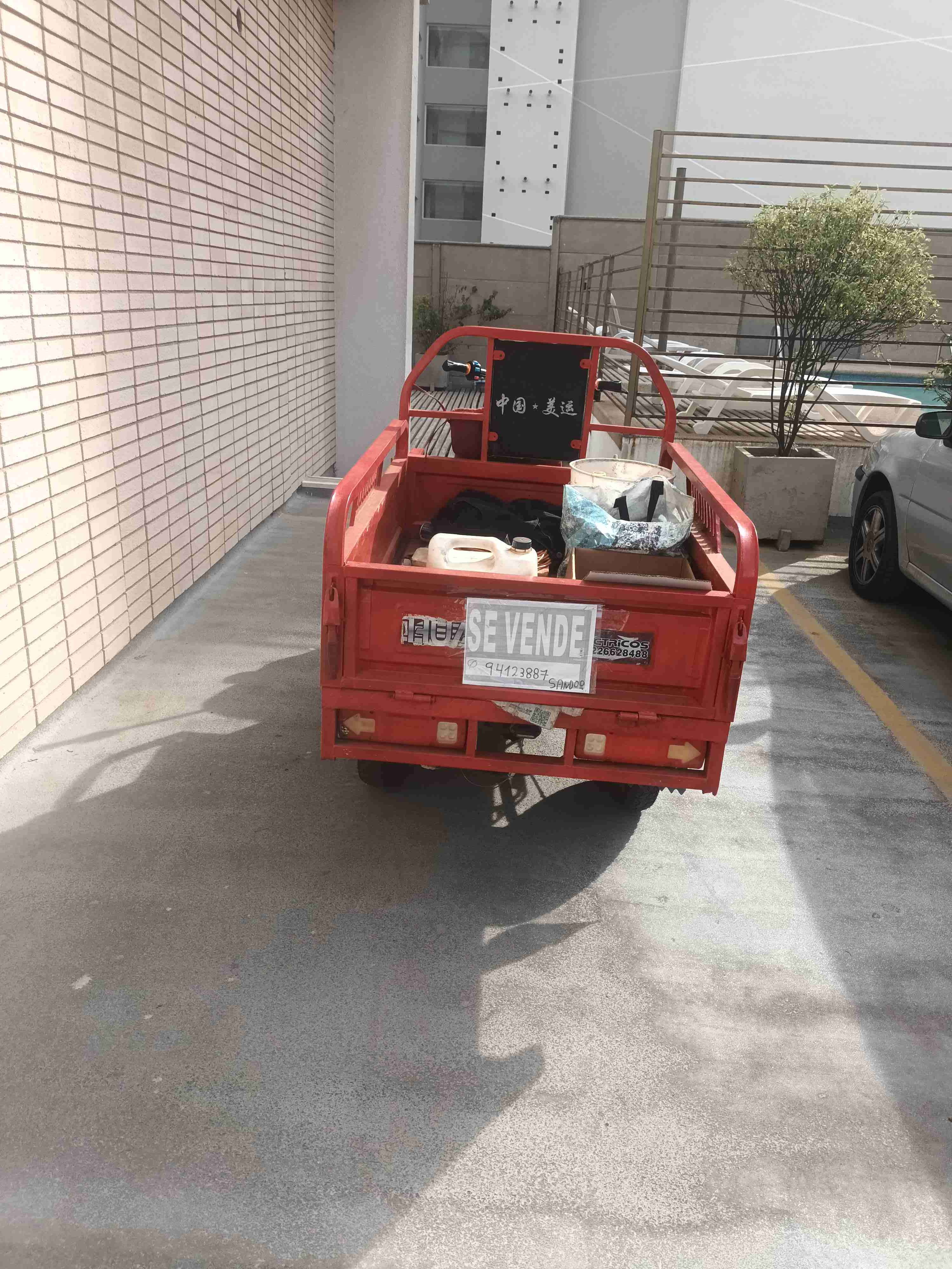 Carro de carga rojo para venta