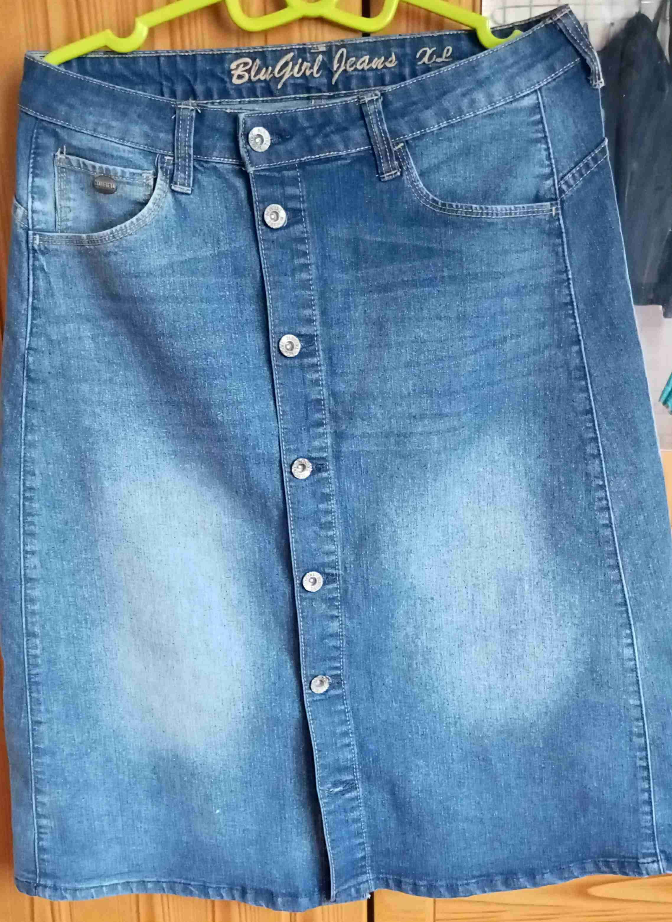 Falda jeans azul con botones