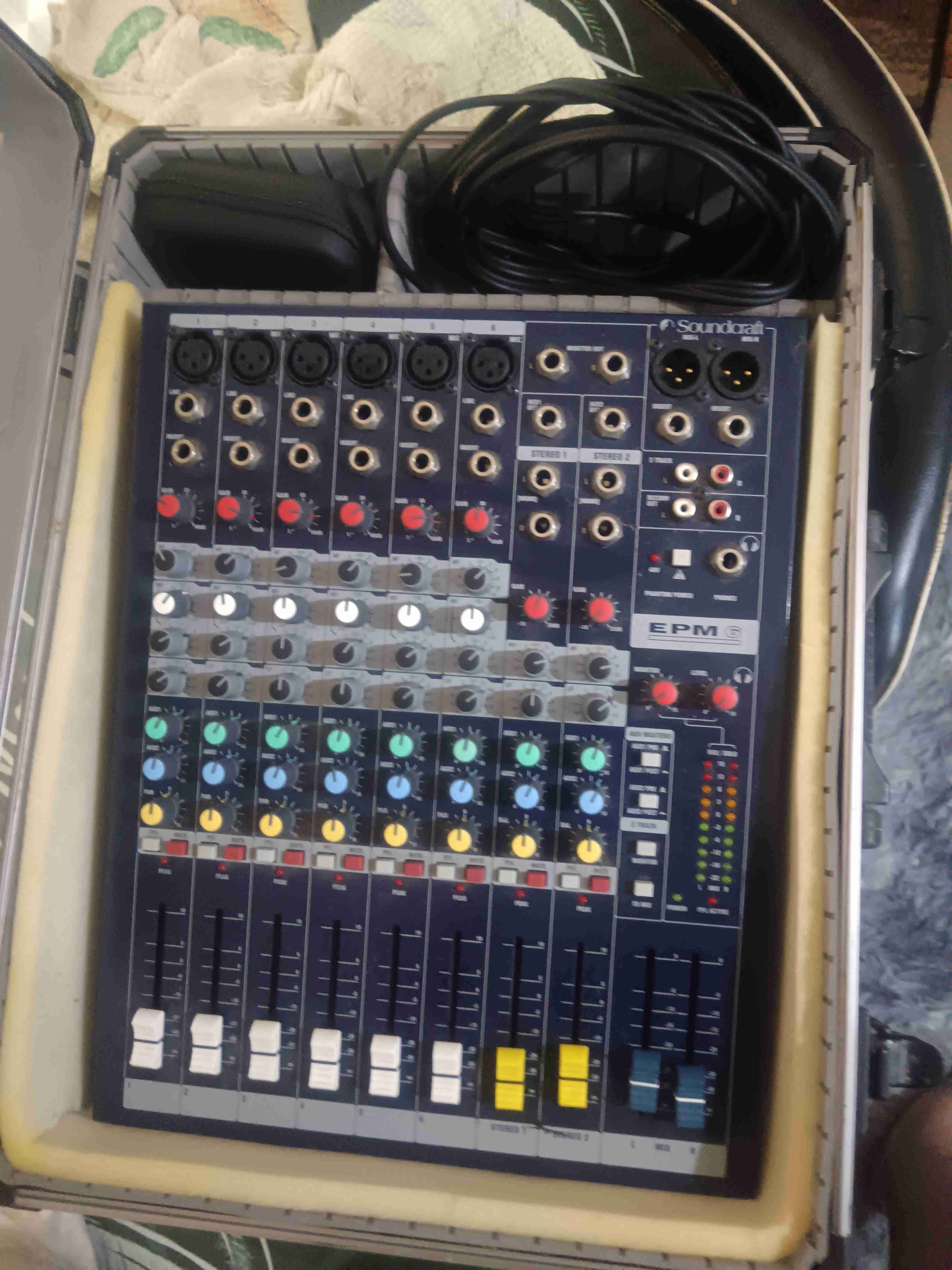 Mesa de sonido Soundcraft EPM 6