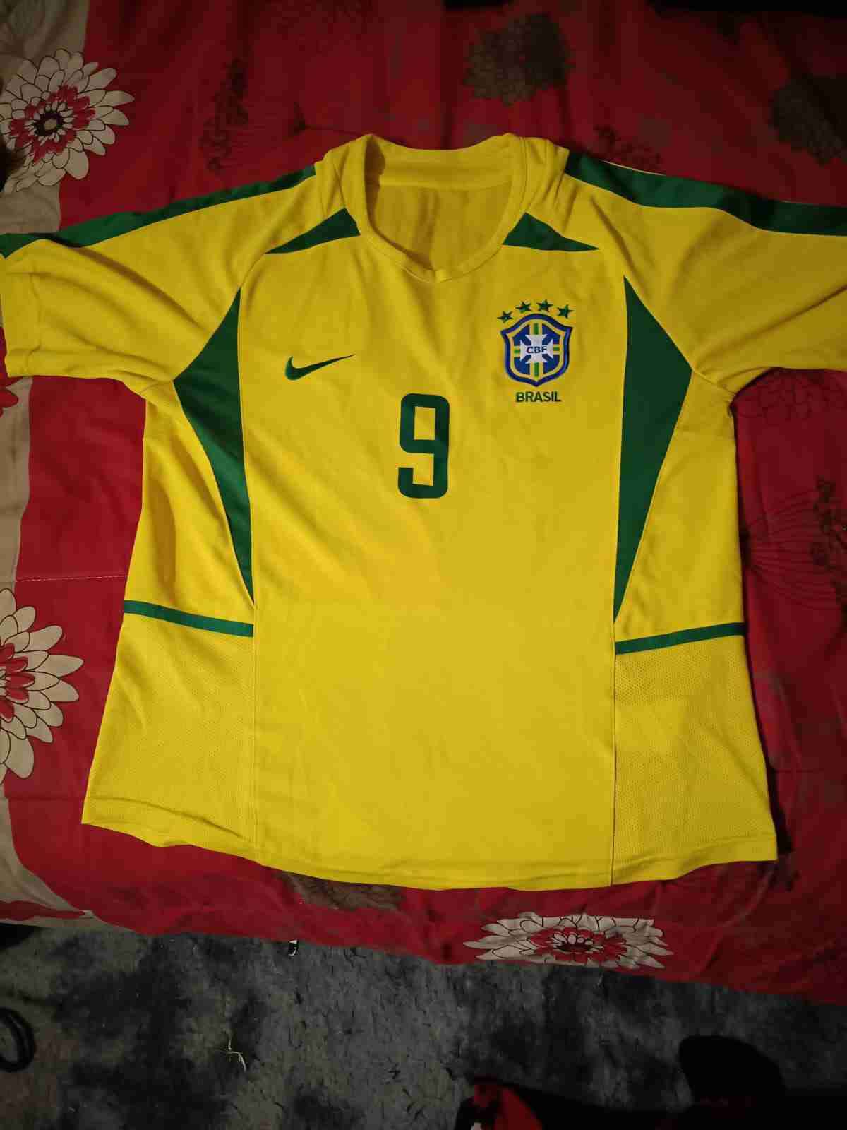 Camiseta Brasil amarilla número 9