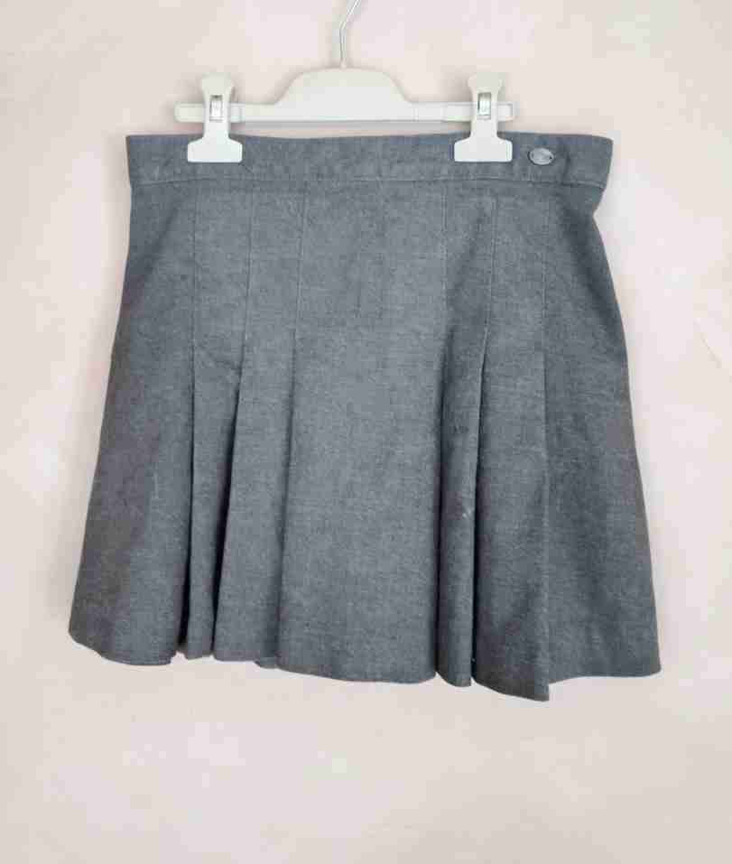 Falda gris escolar