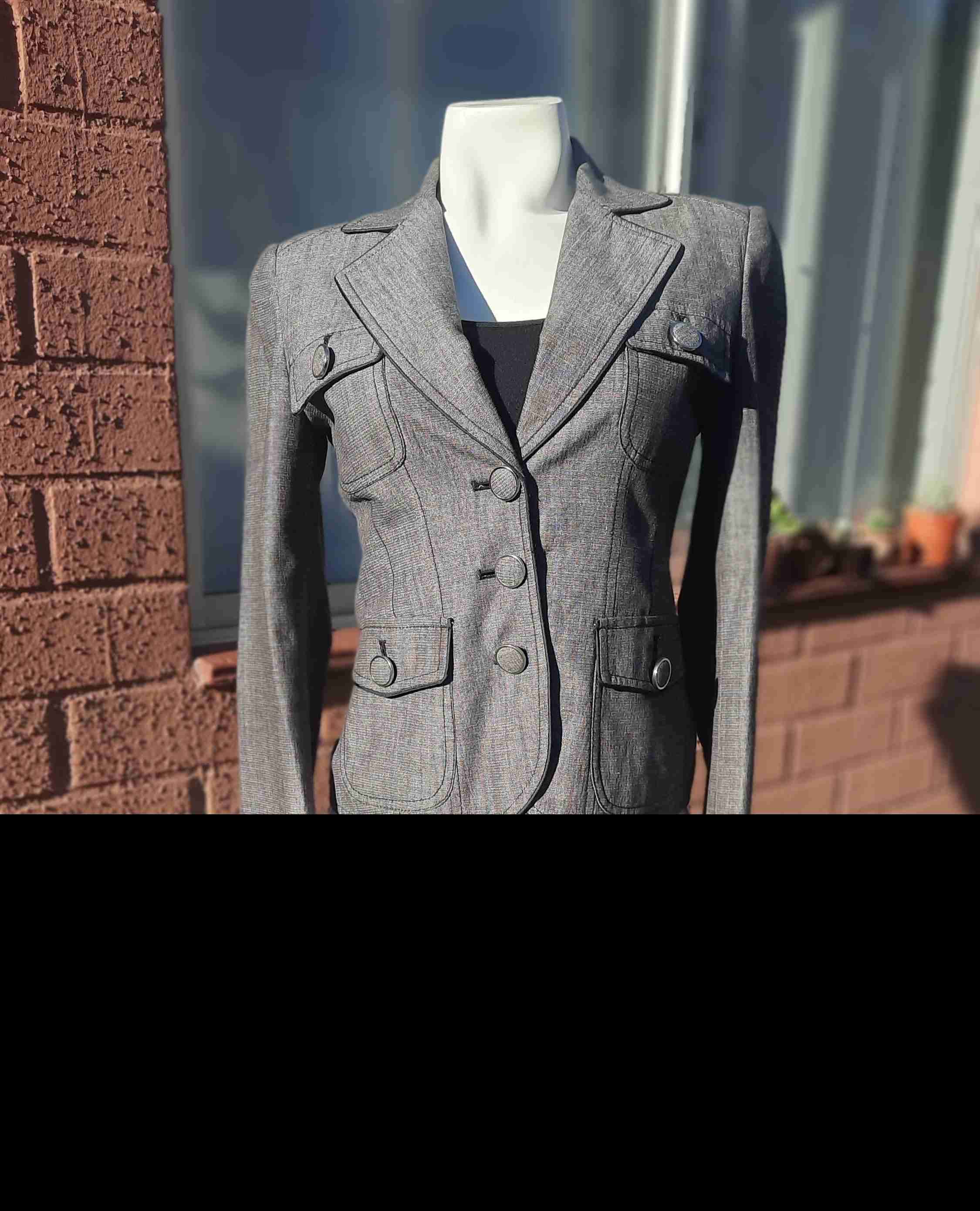 Blazer gris elegante para mujer