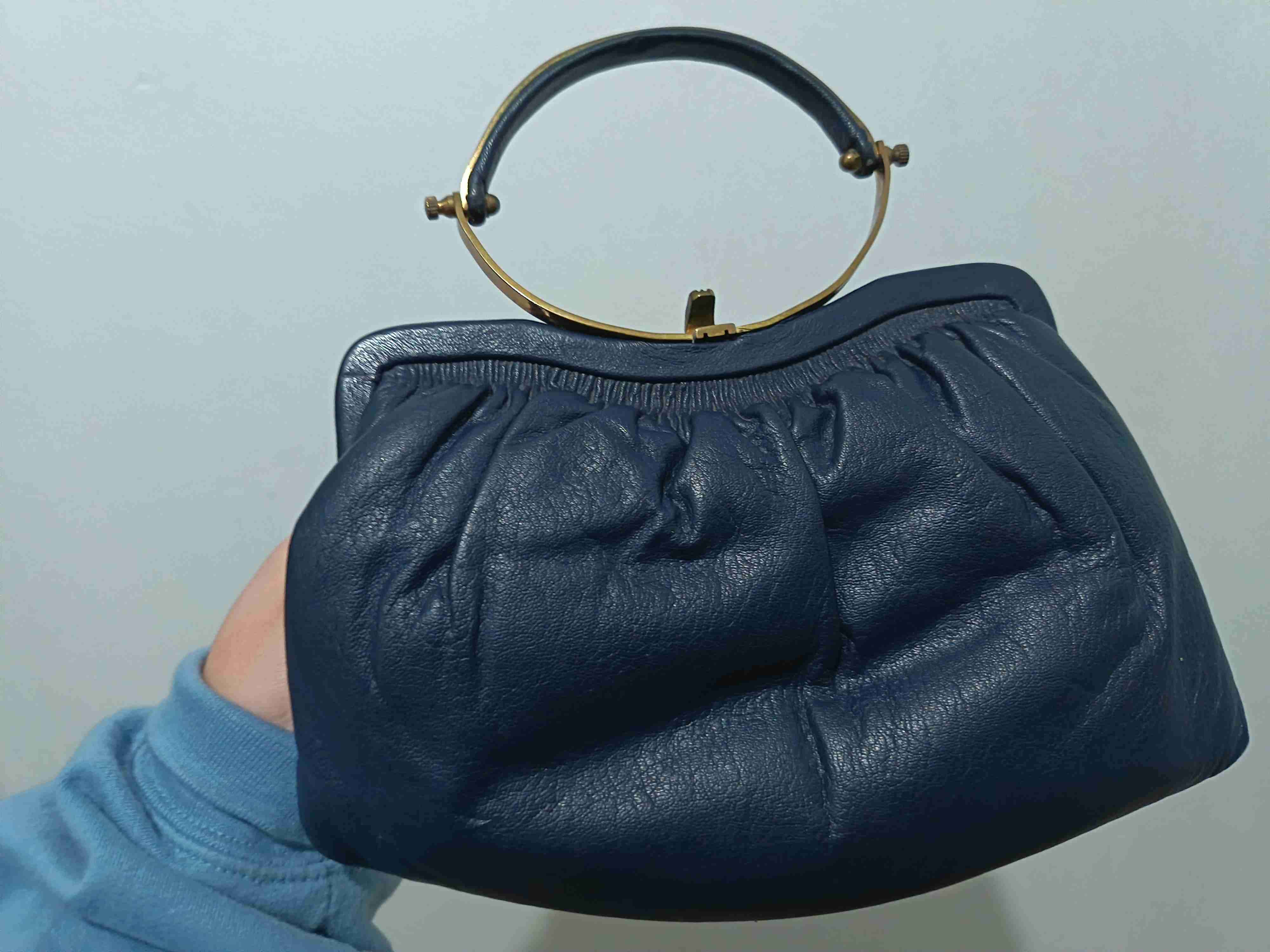 Bolso elegante de mano azul