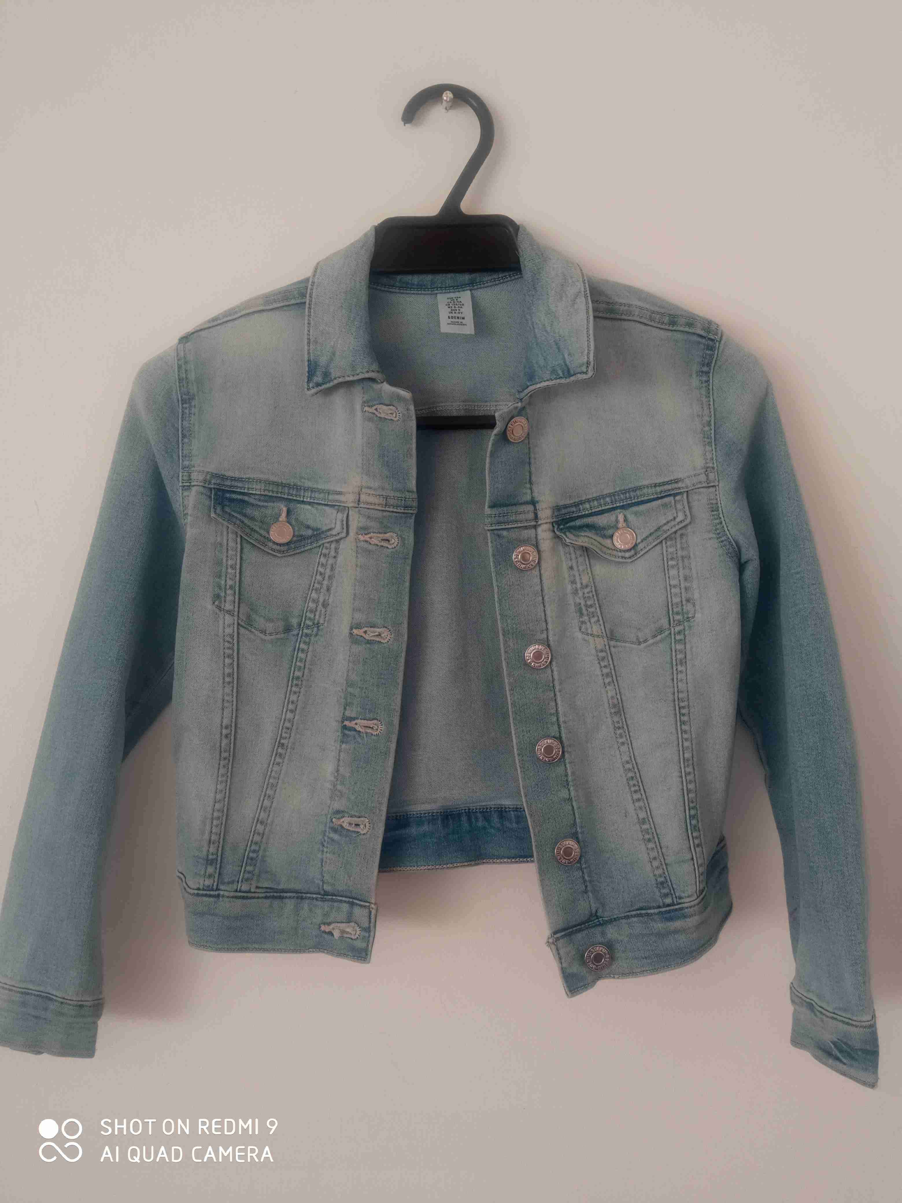 Chaqueta de mezclilla azul claro