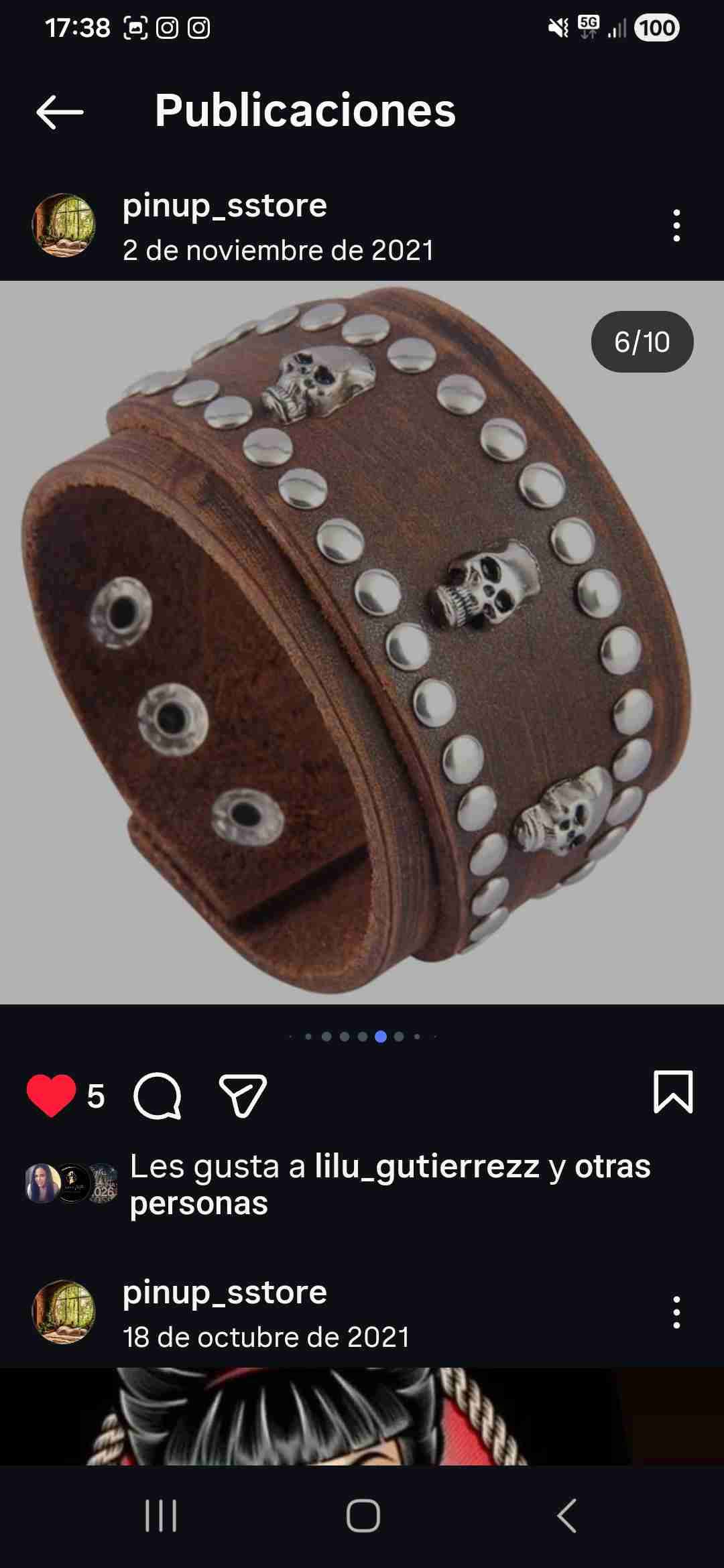 Pulsera de cuero con calaveras