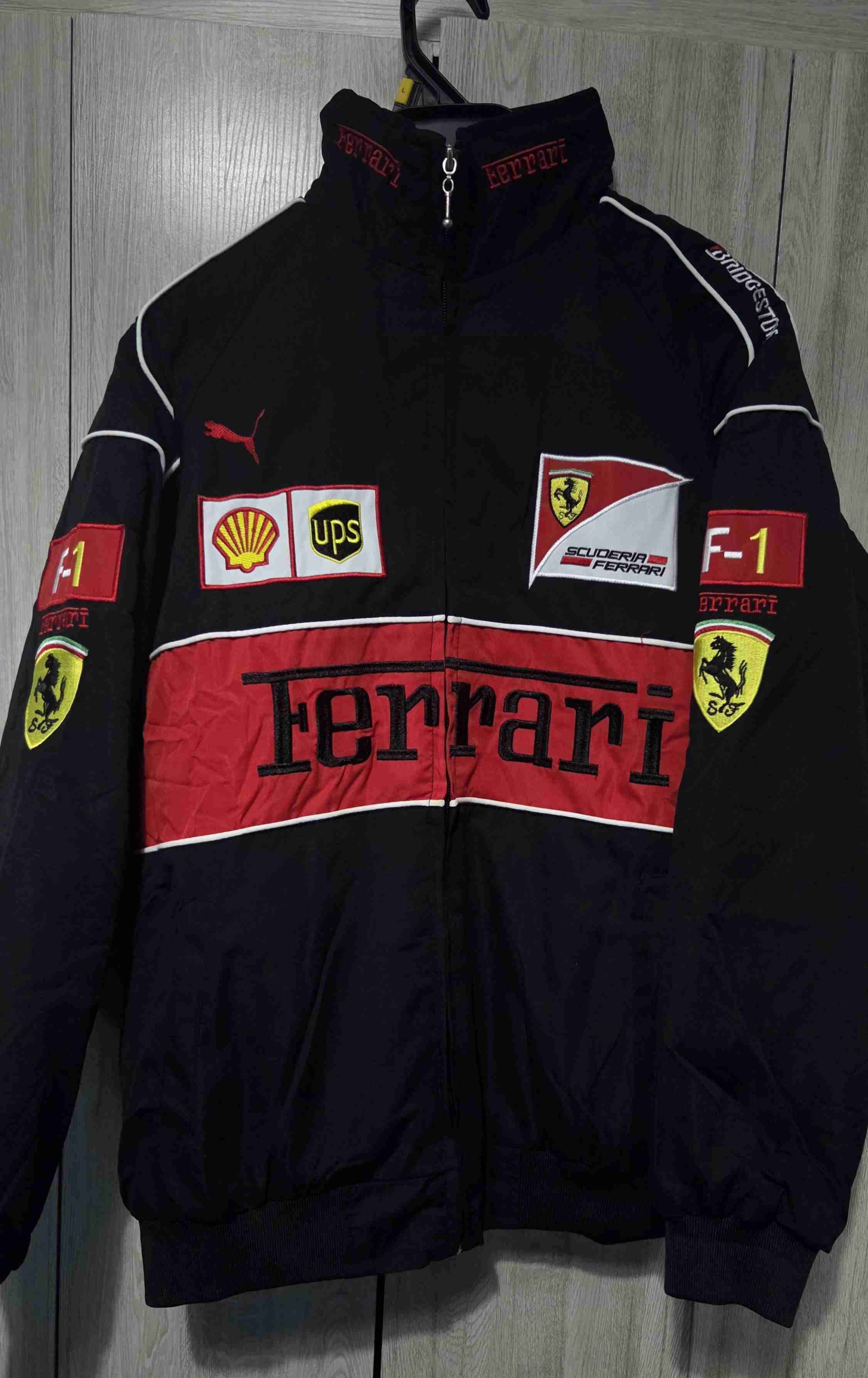 Chaqueta Ferrari Fórmula 1 negra