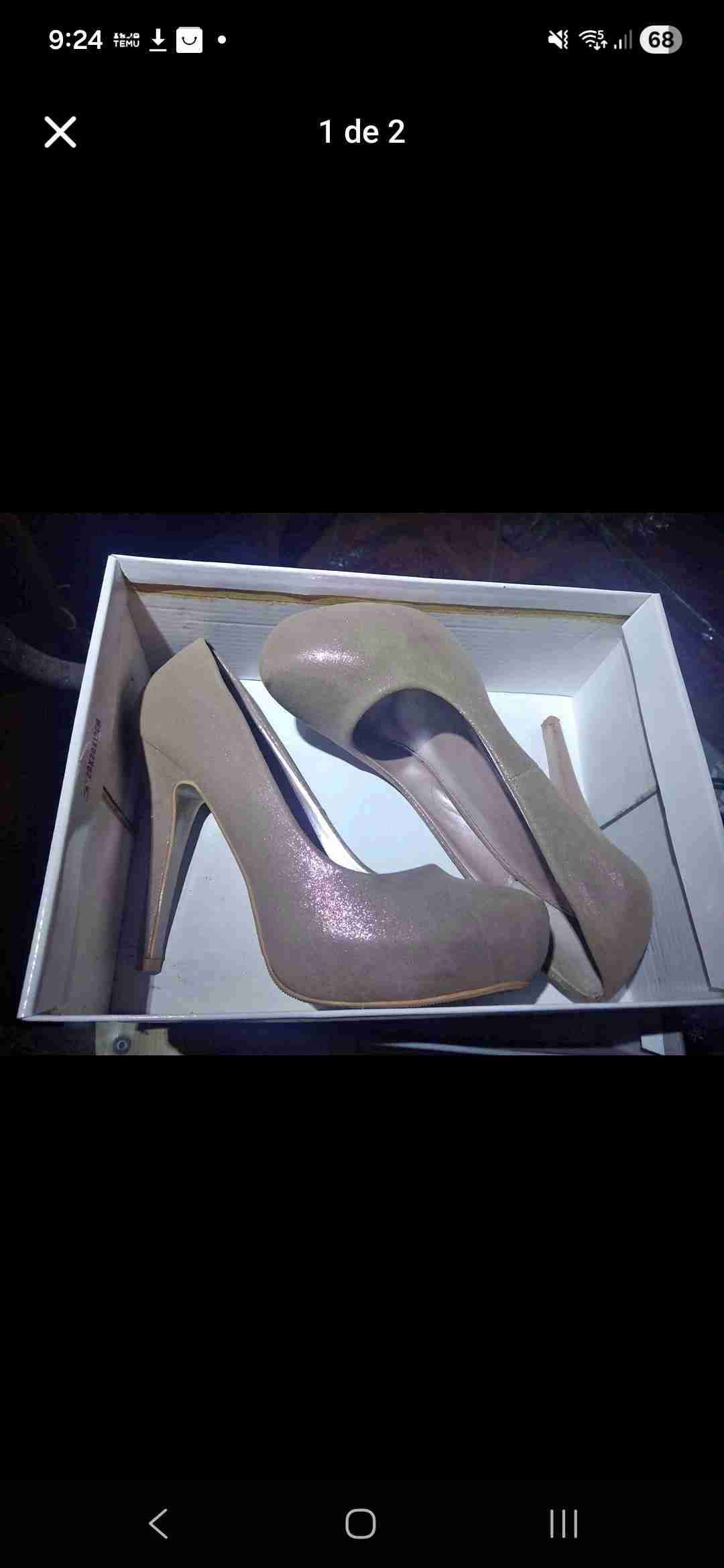 Tacones beige brillantes