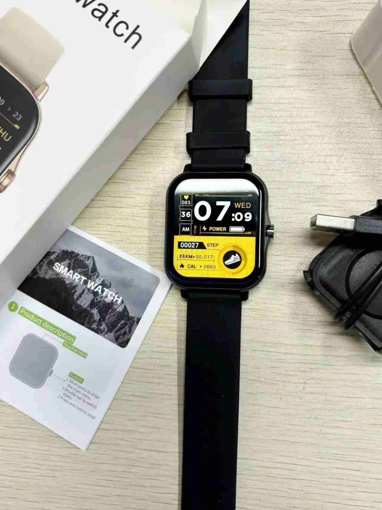 Smartwatch negro con cargador
