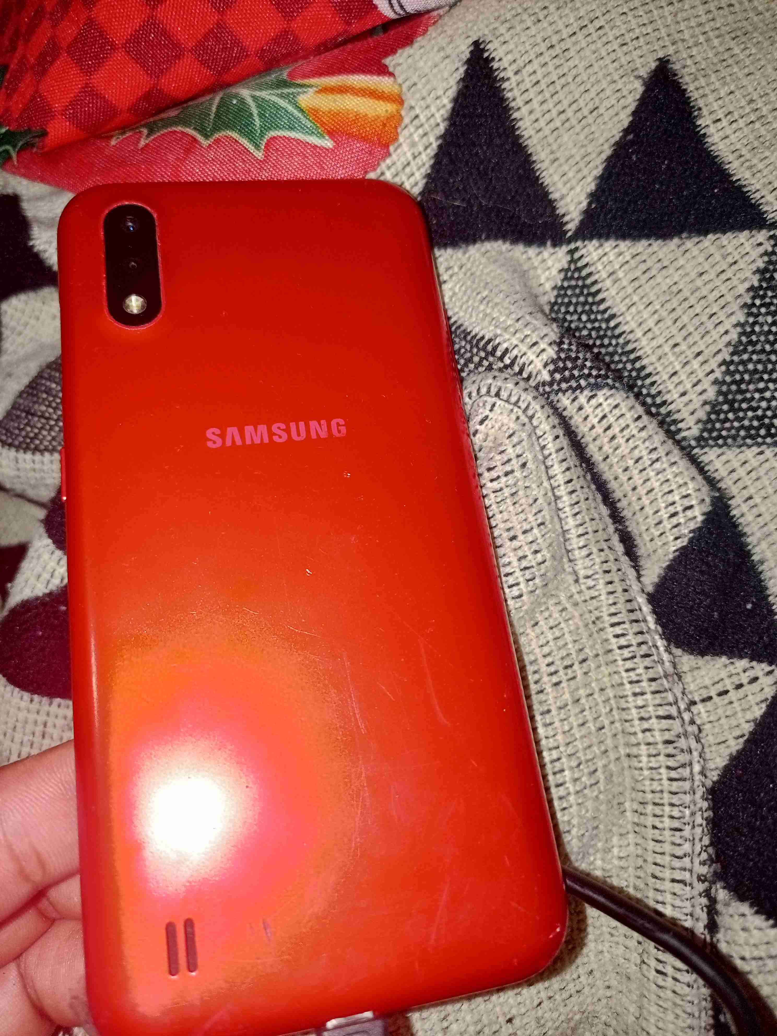 Celular Samsung rojo
