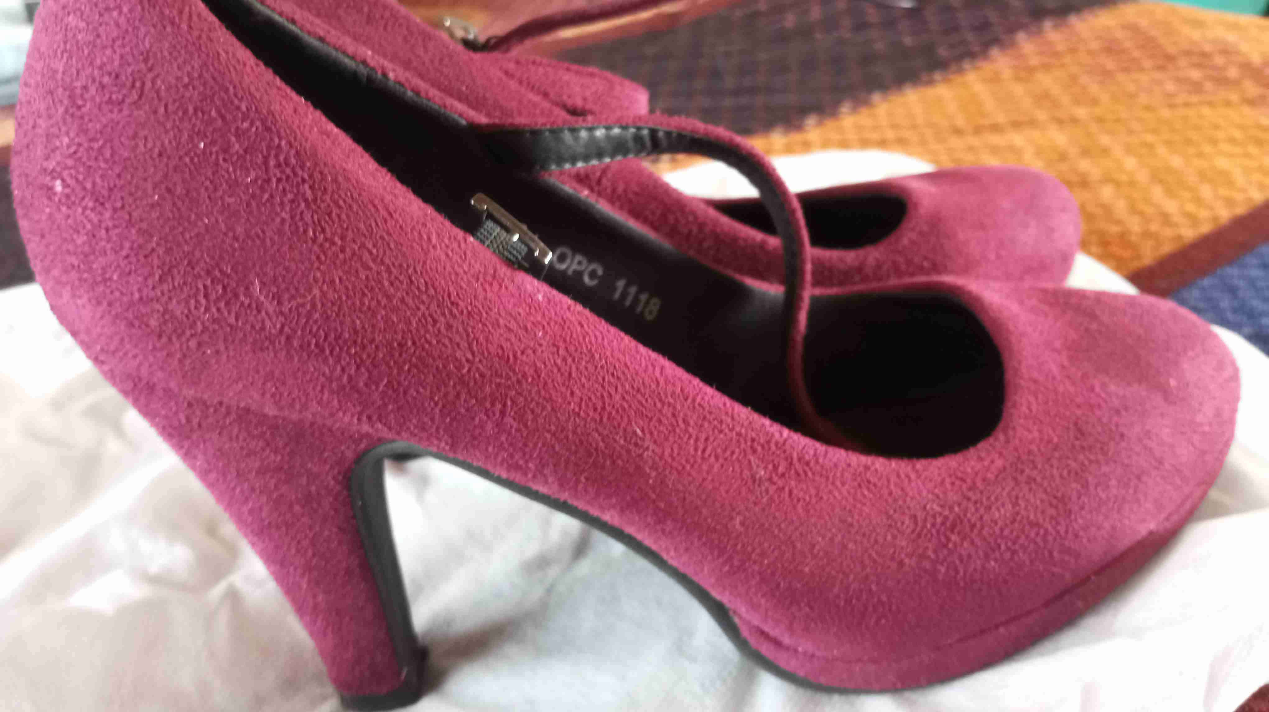 Zapatos con tacón burdeos