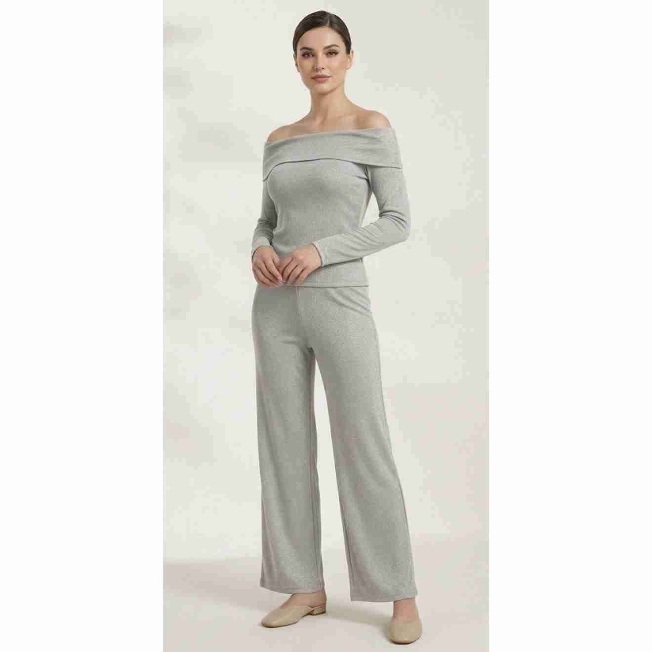 Conjunto gris hombros descubiertos