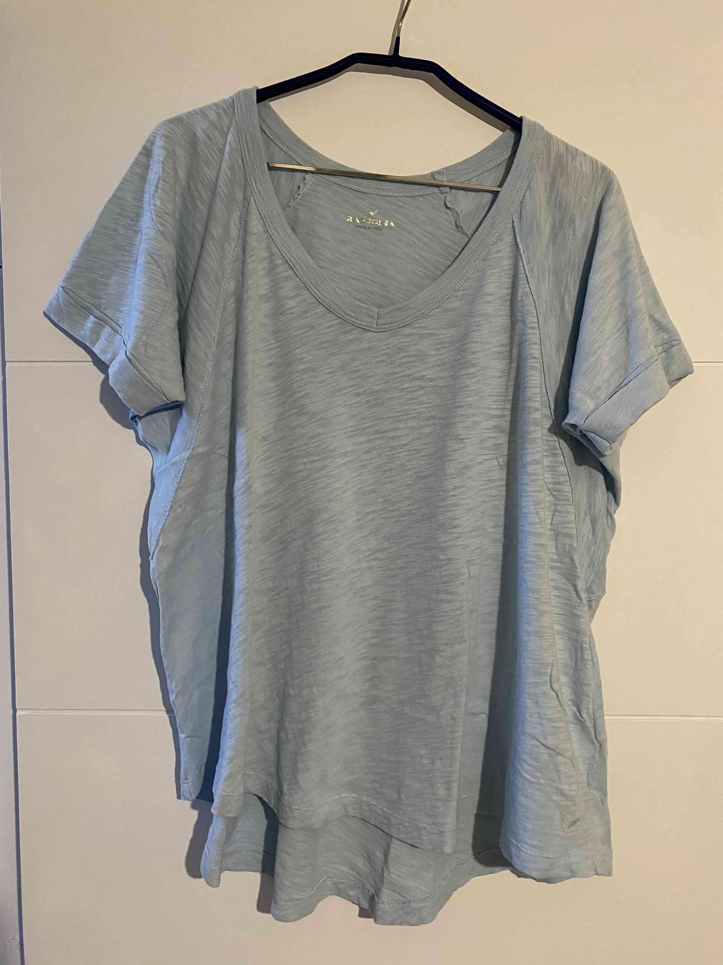 Polera celeste de algodón rapsodia