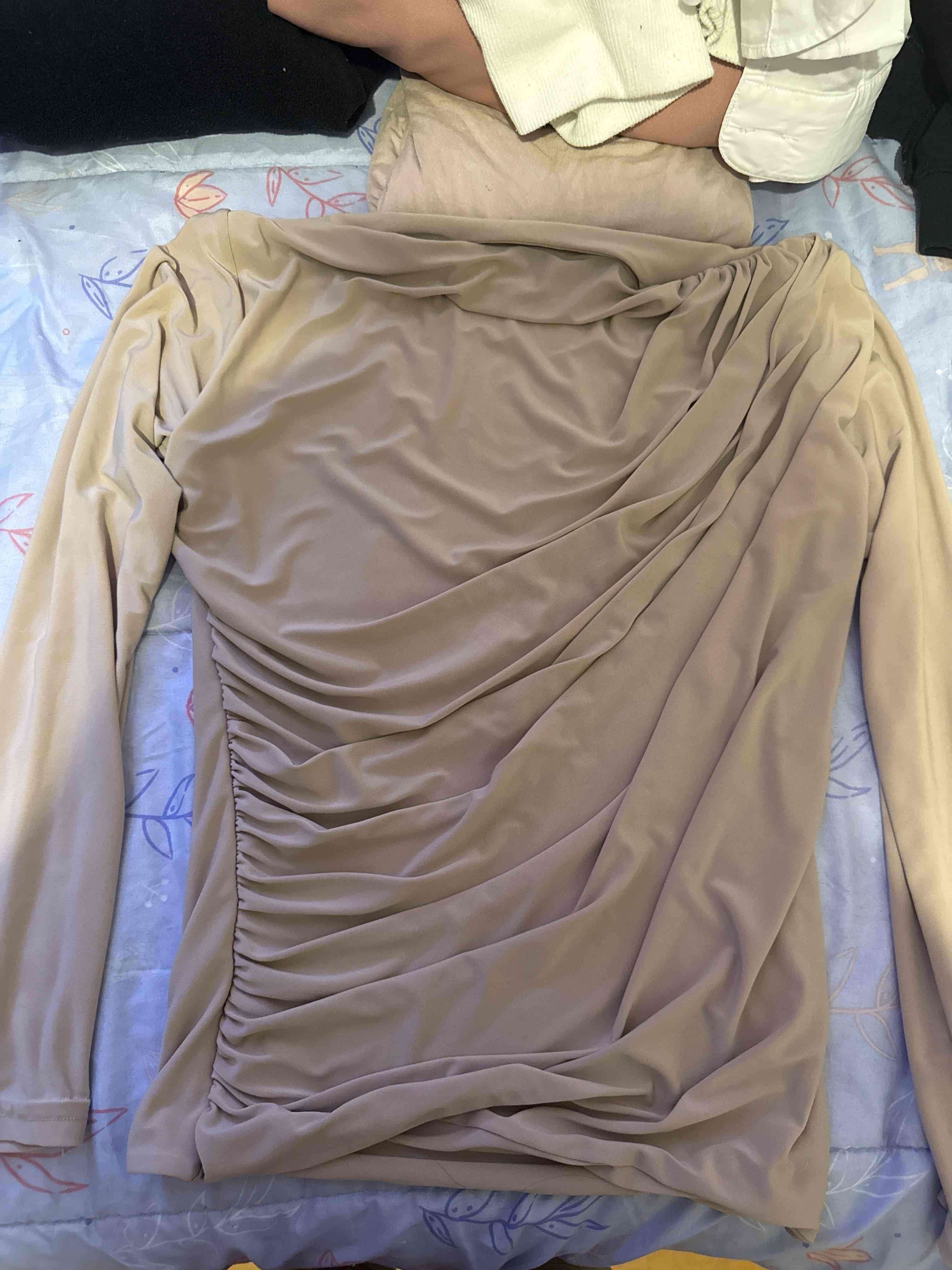 Polera beige con drapeado