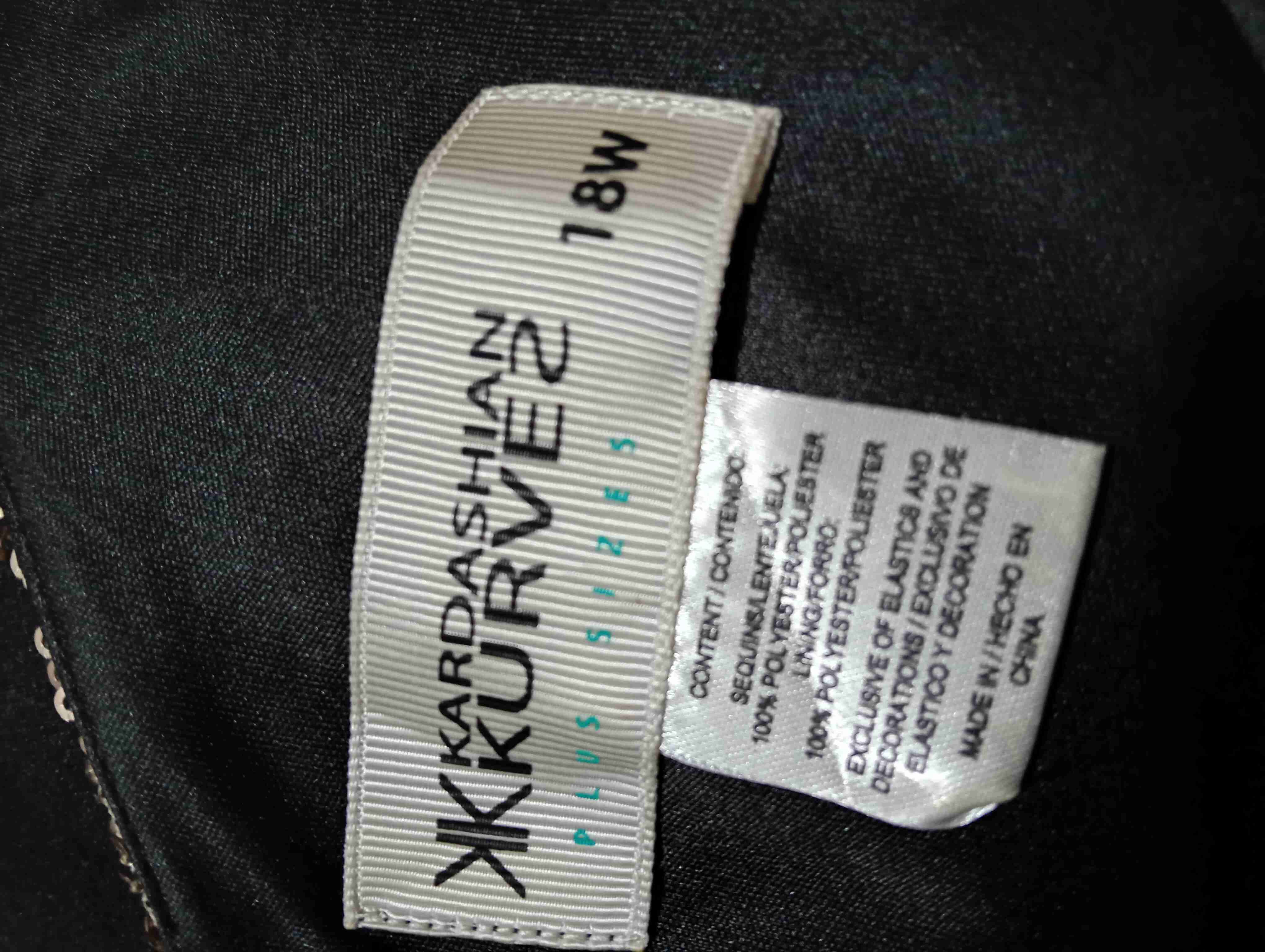 Vestido plateado con lentejuelas - miniatura 3