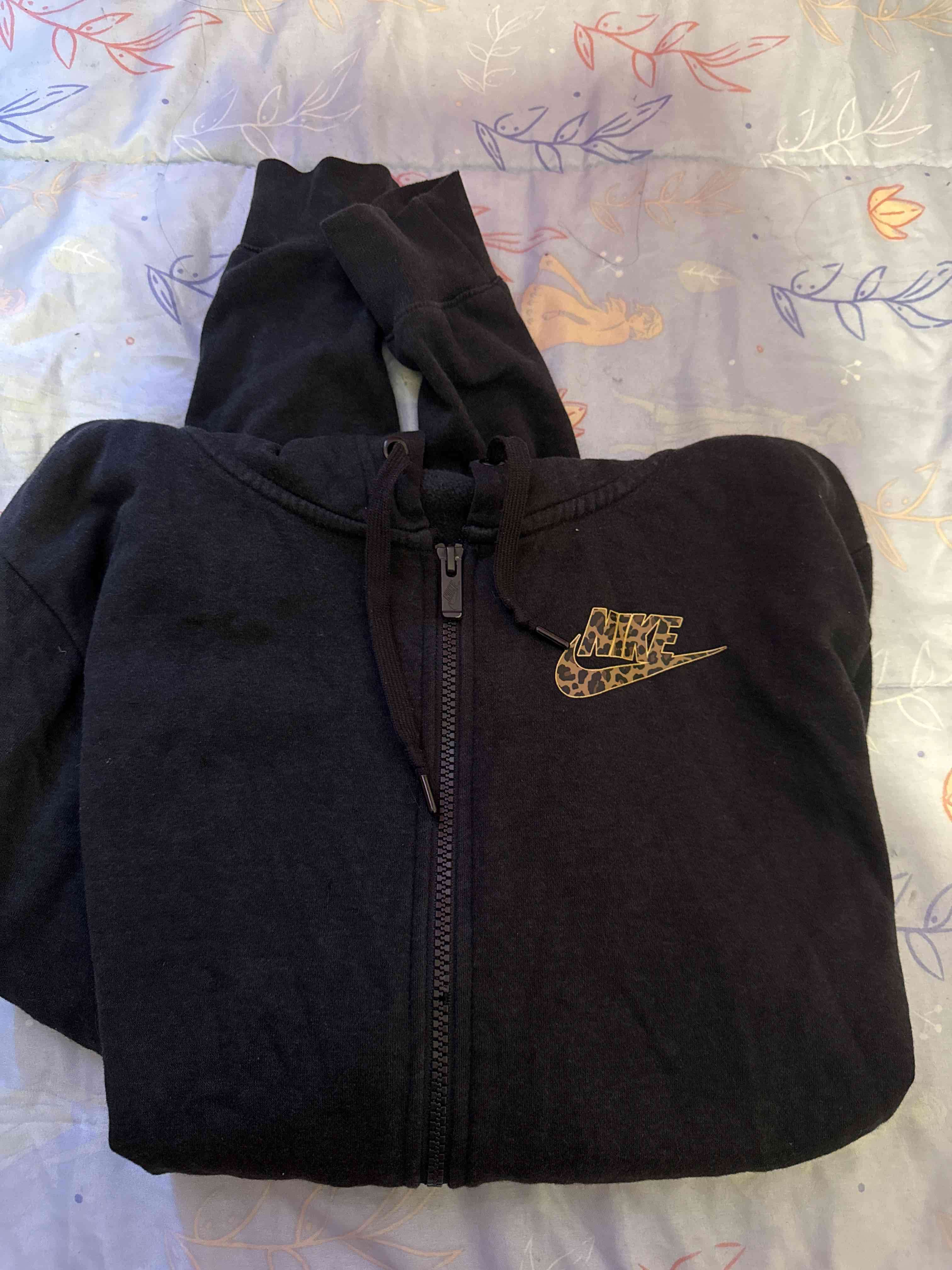 Polerón negro con capucha Nike