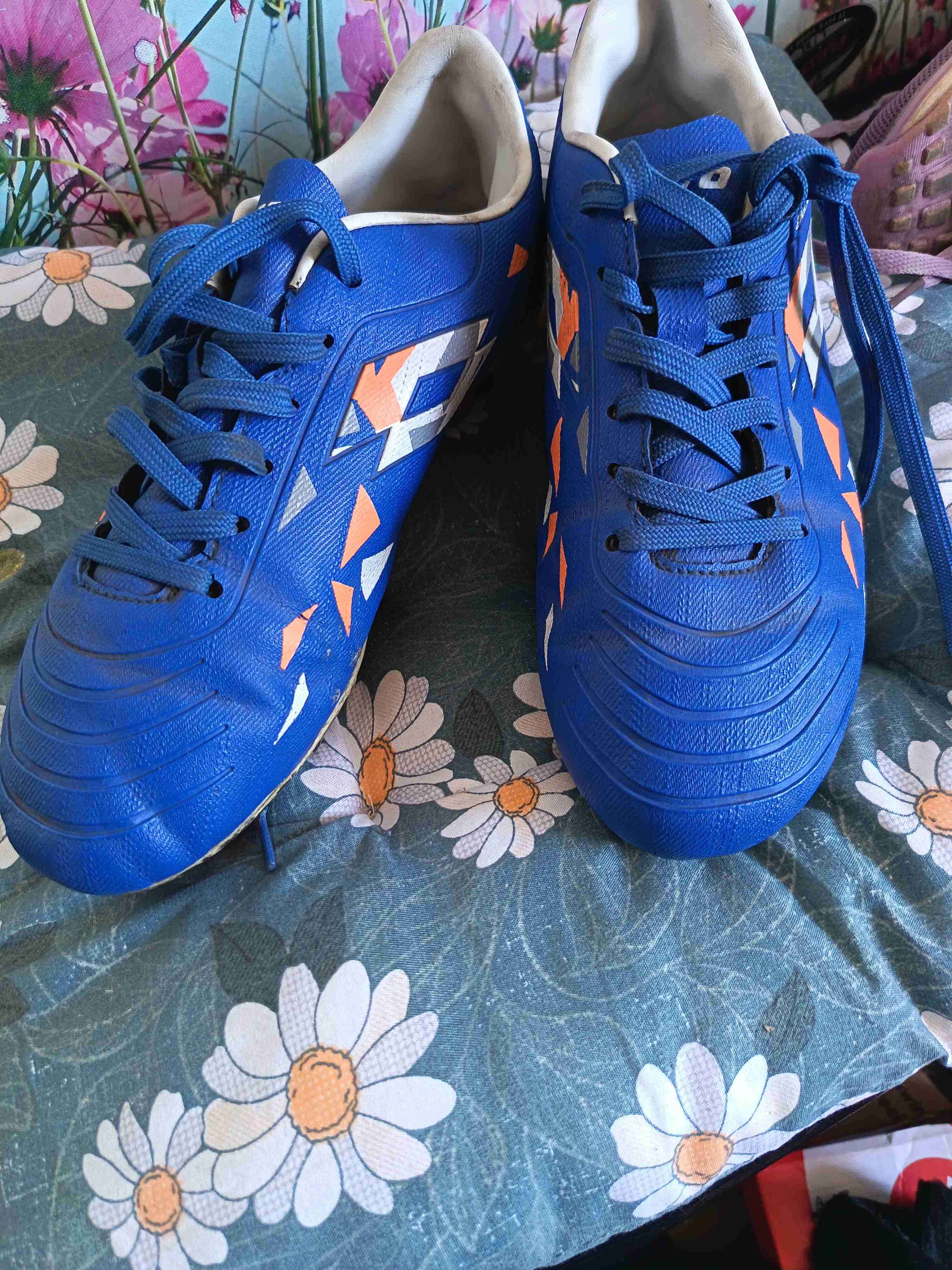 Zapatillas deportivas azul y naranja