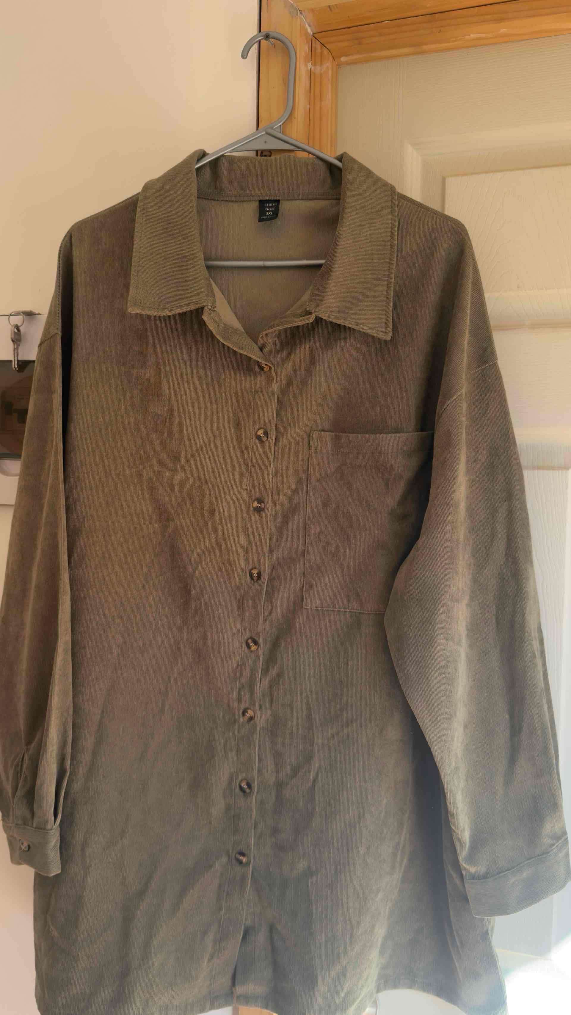 Camisa verde de pana