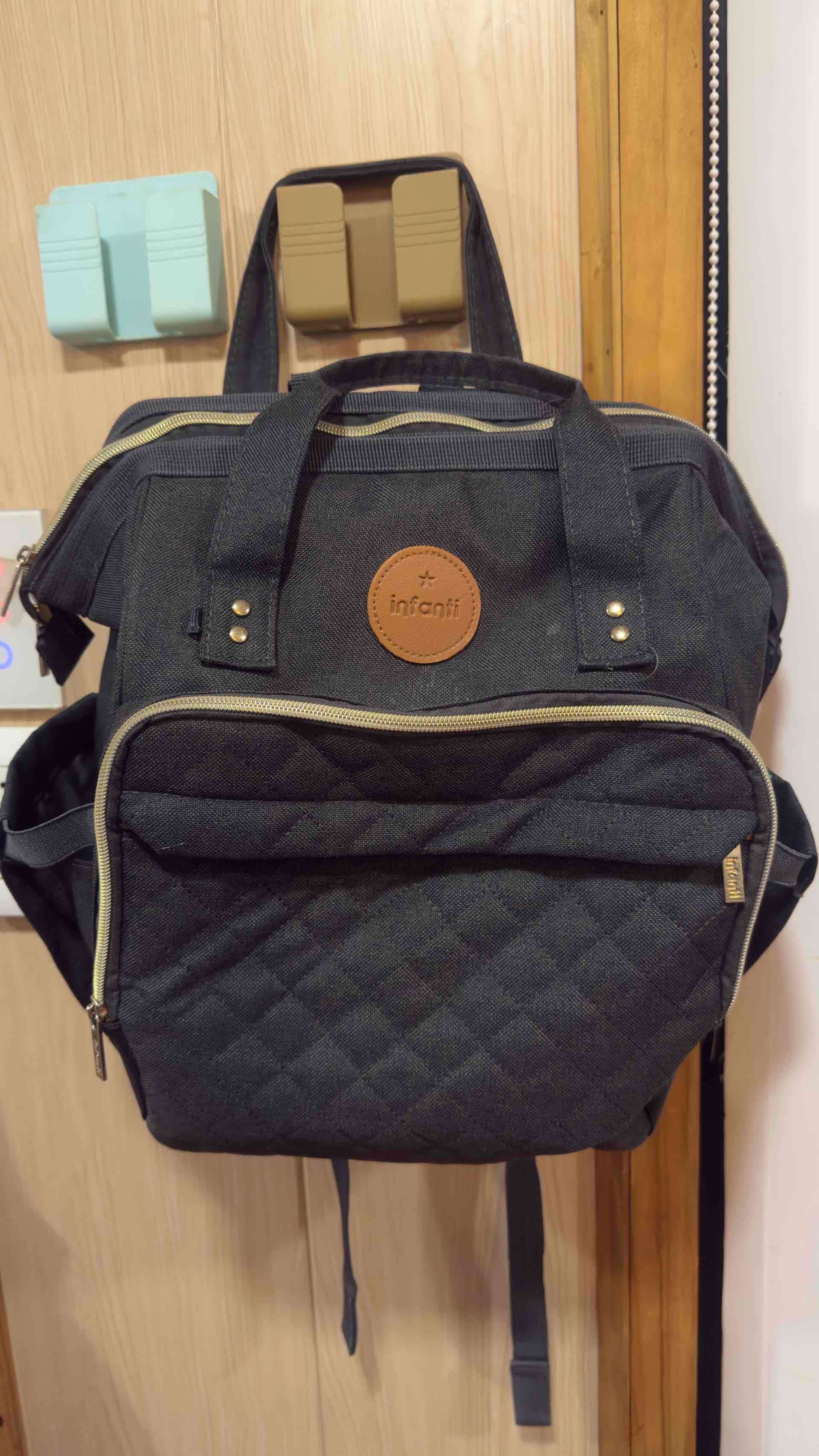 Mochila maternal negra Infanti