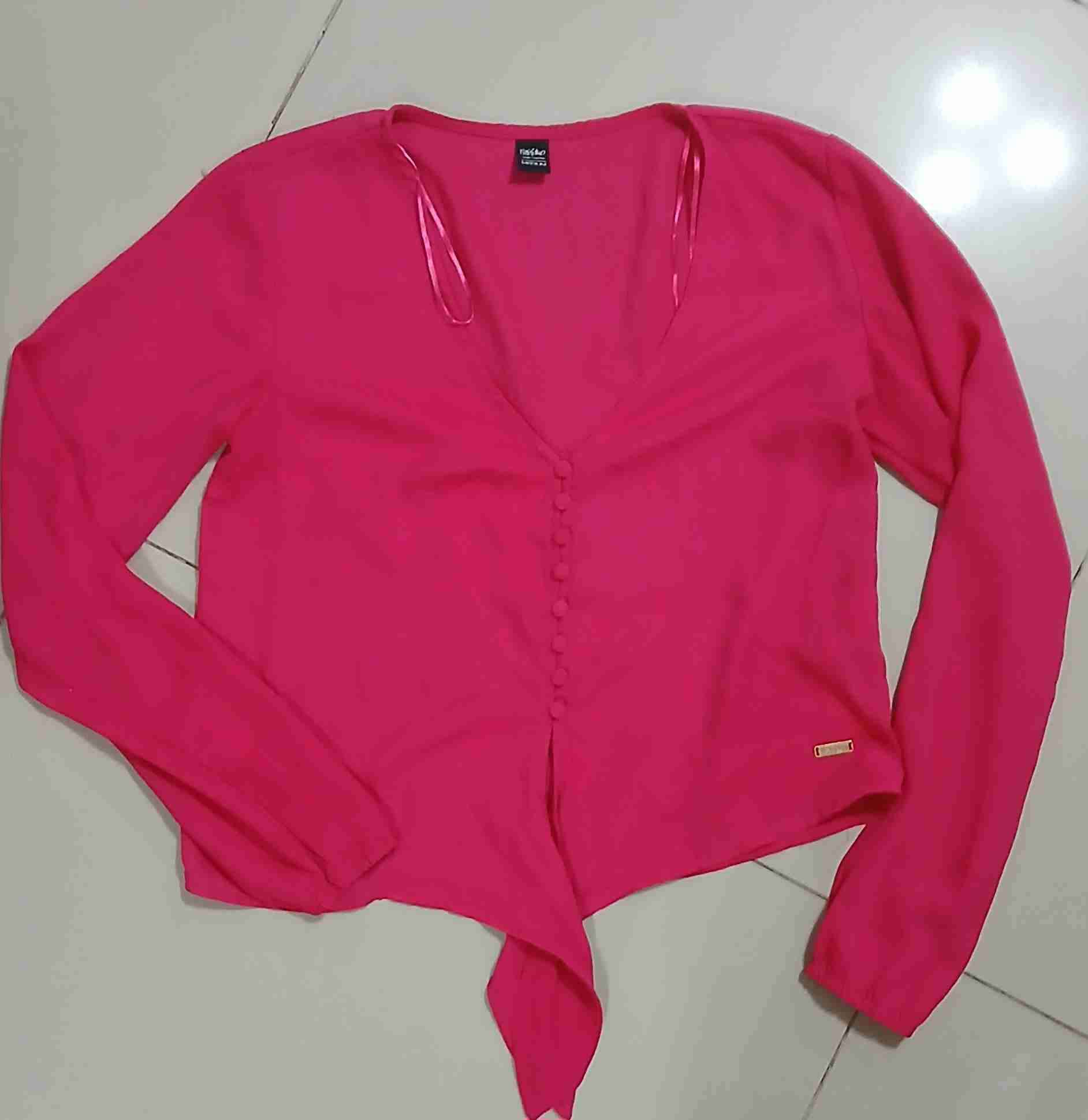 Blusa  fucsia de amarra frontal