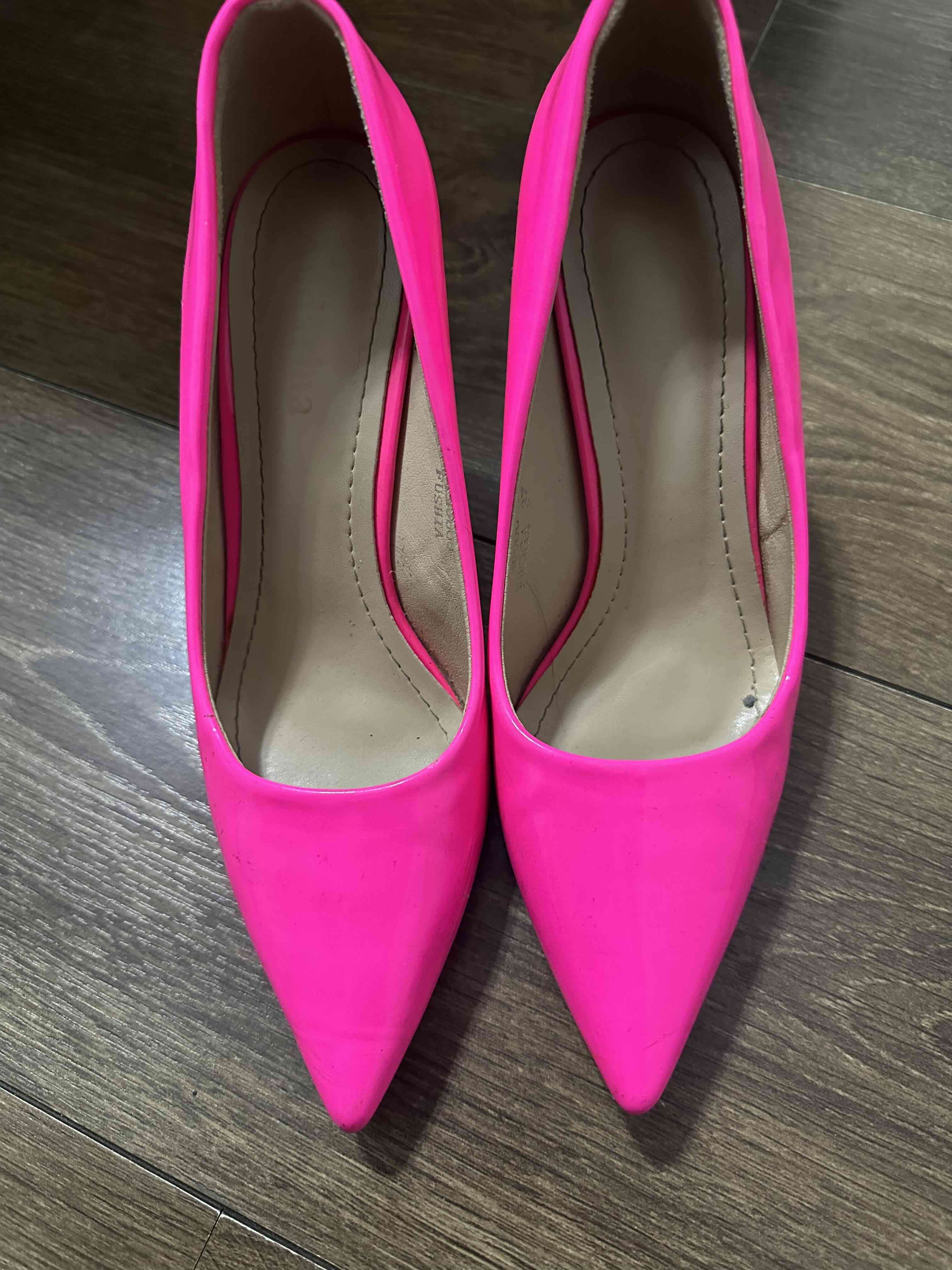 Zapatos tacos altos fucsia