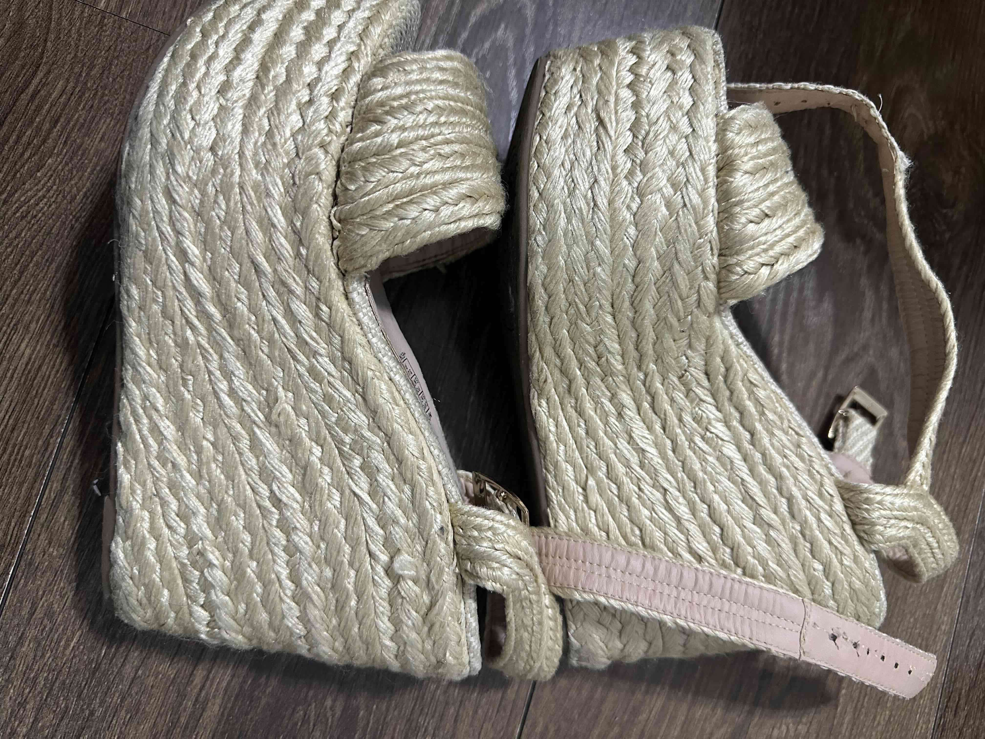 Sandalias de cuña de rafia