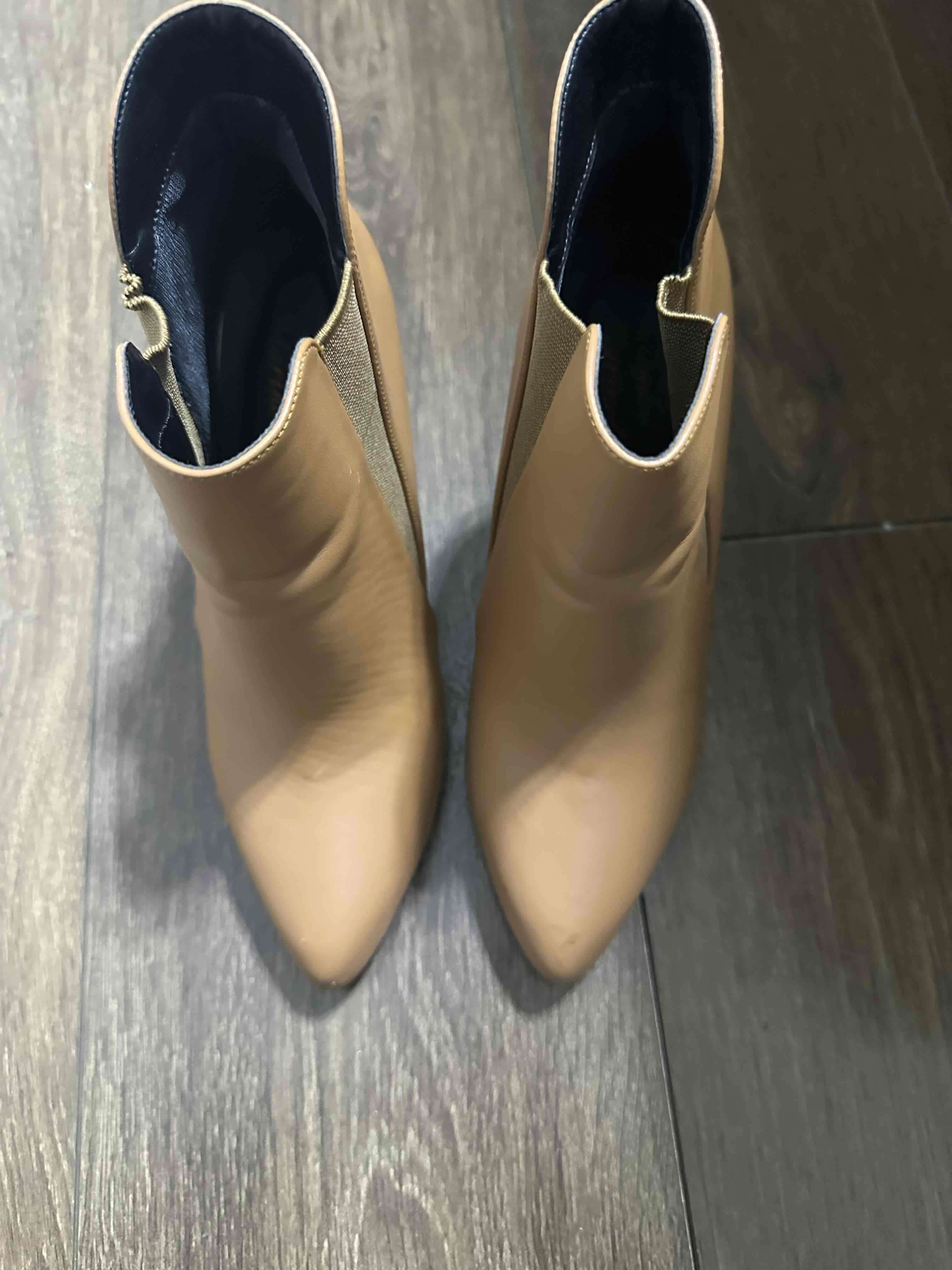Botines de cuero beige
