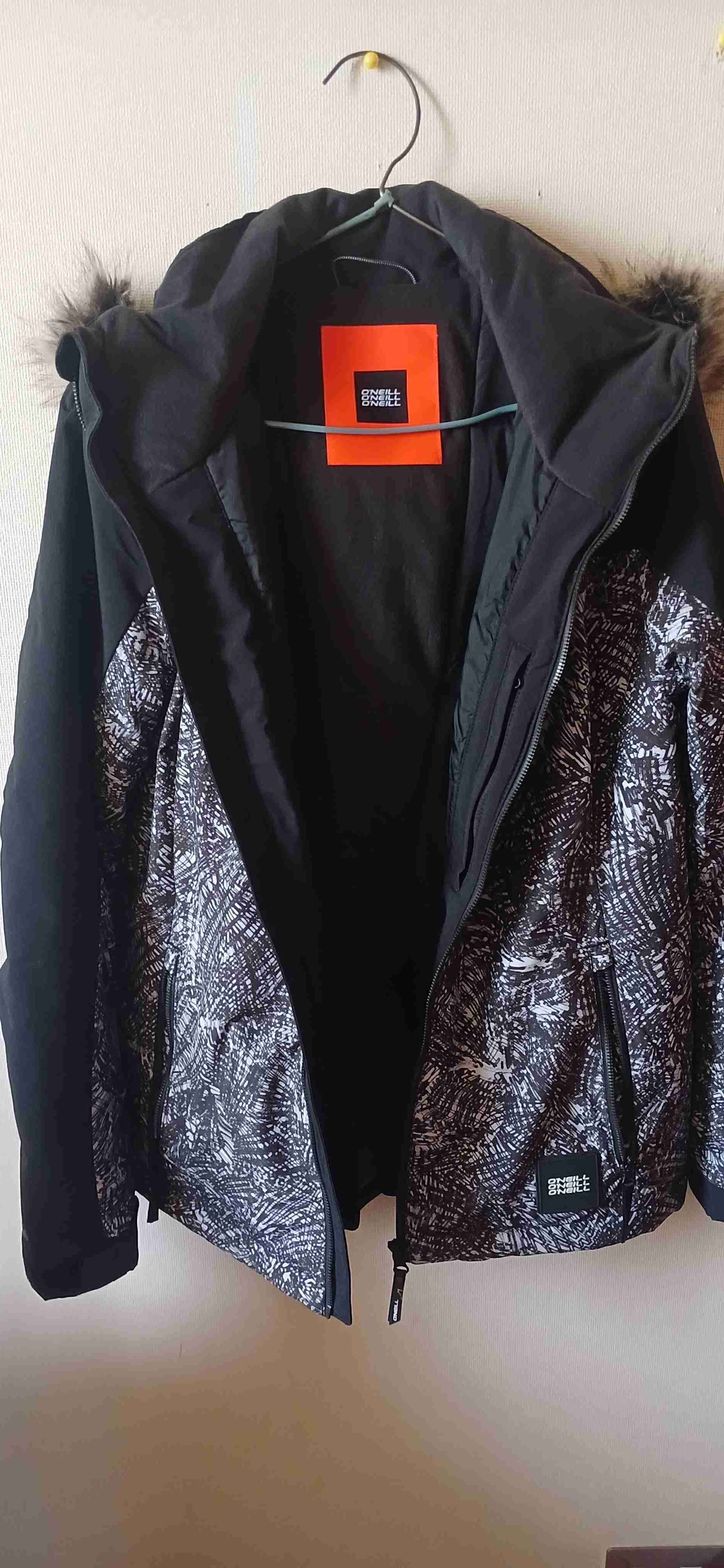 Chaqueta O'Neill negra estampada