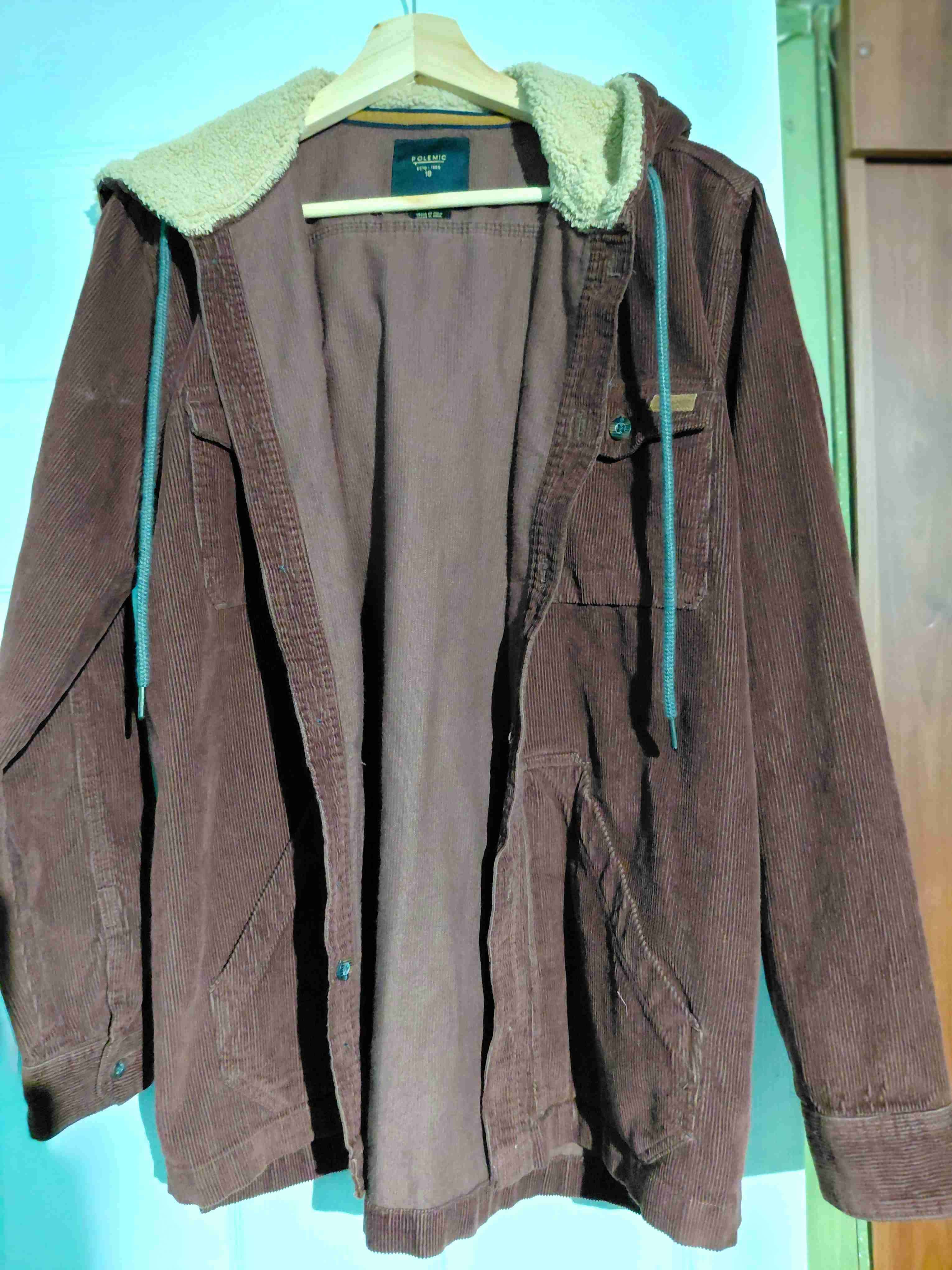 Chaqueta de cotele con capucha