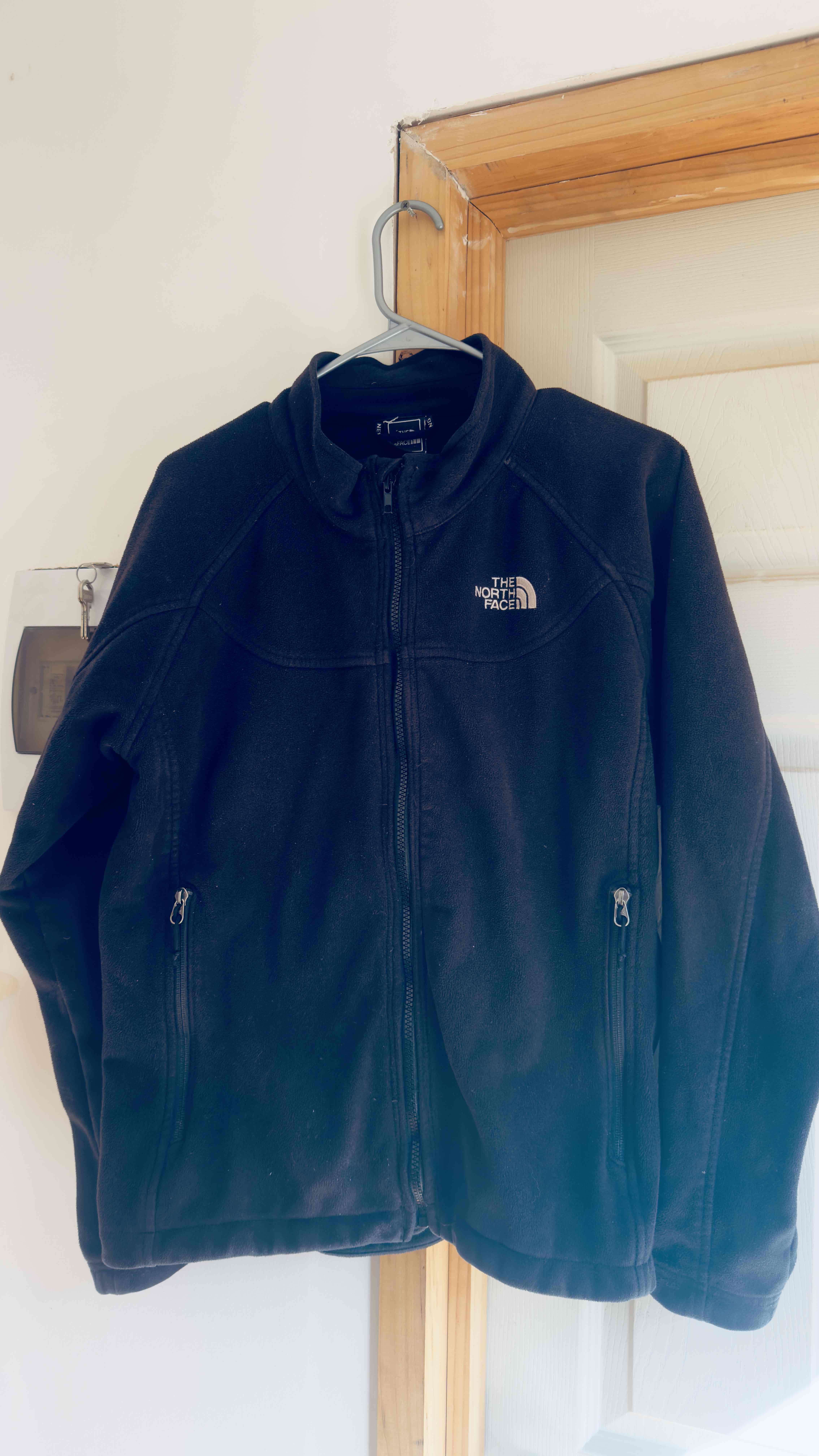 Chaqueta polar negra The North Face