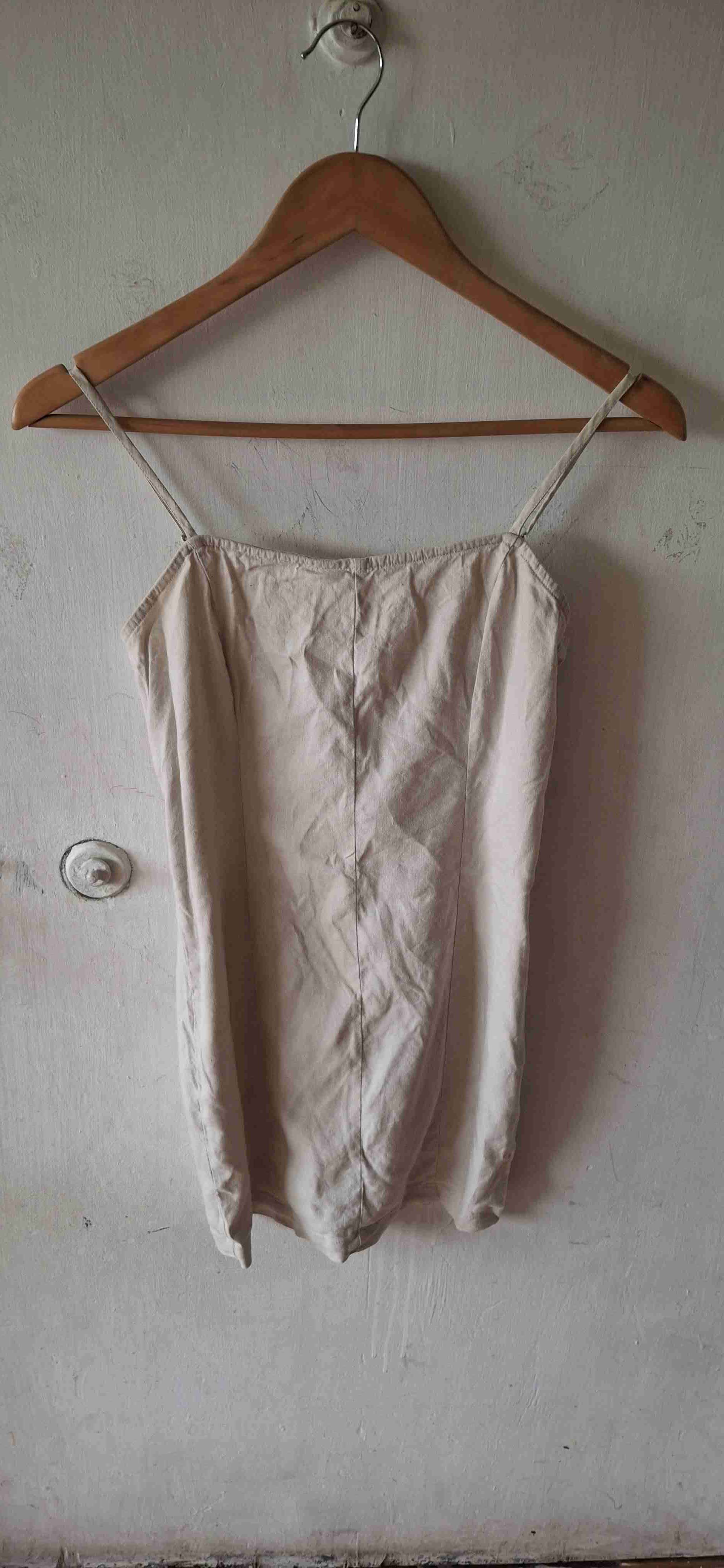 Vestido con tirantes beige forever 21