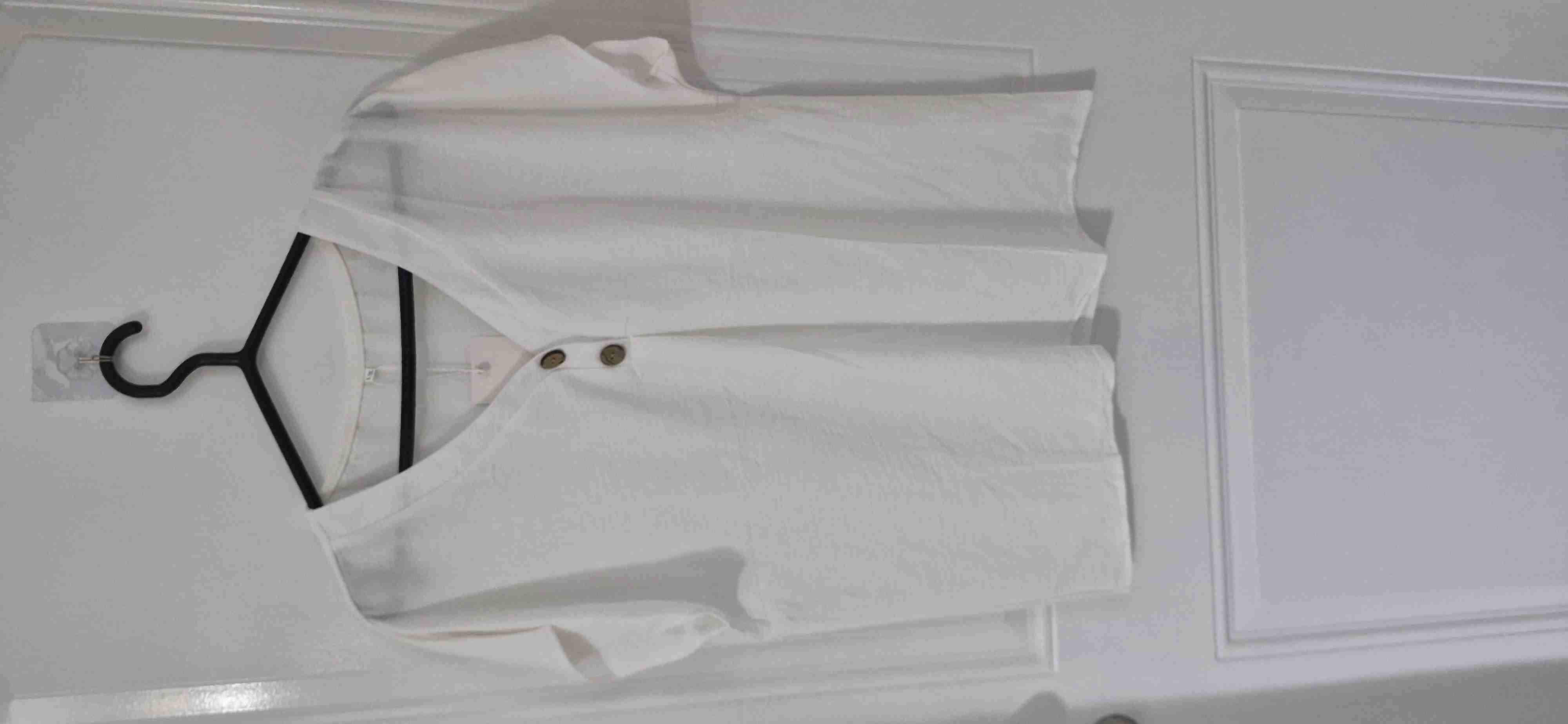 Polera blanca con botones