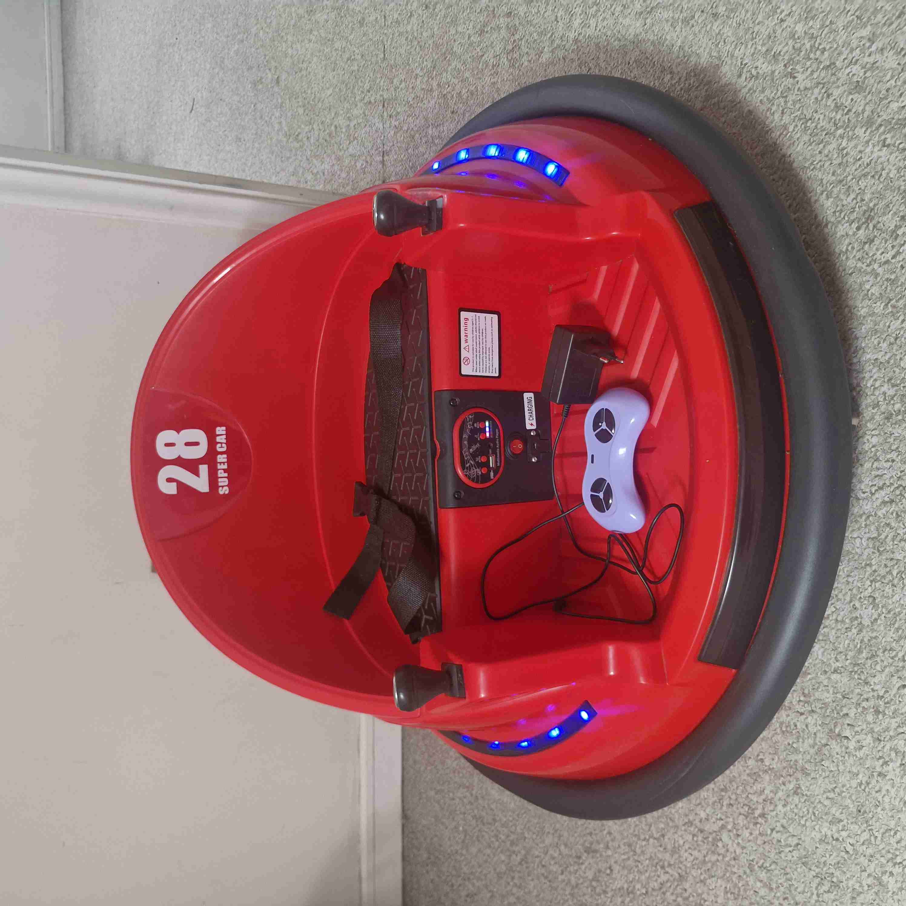 Auto de choque eléctrico rojo